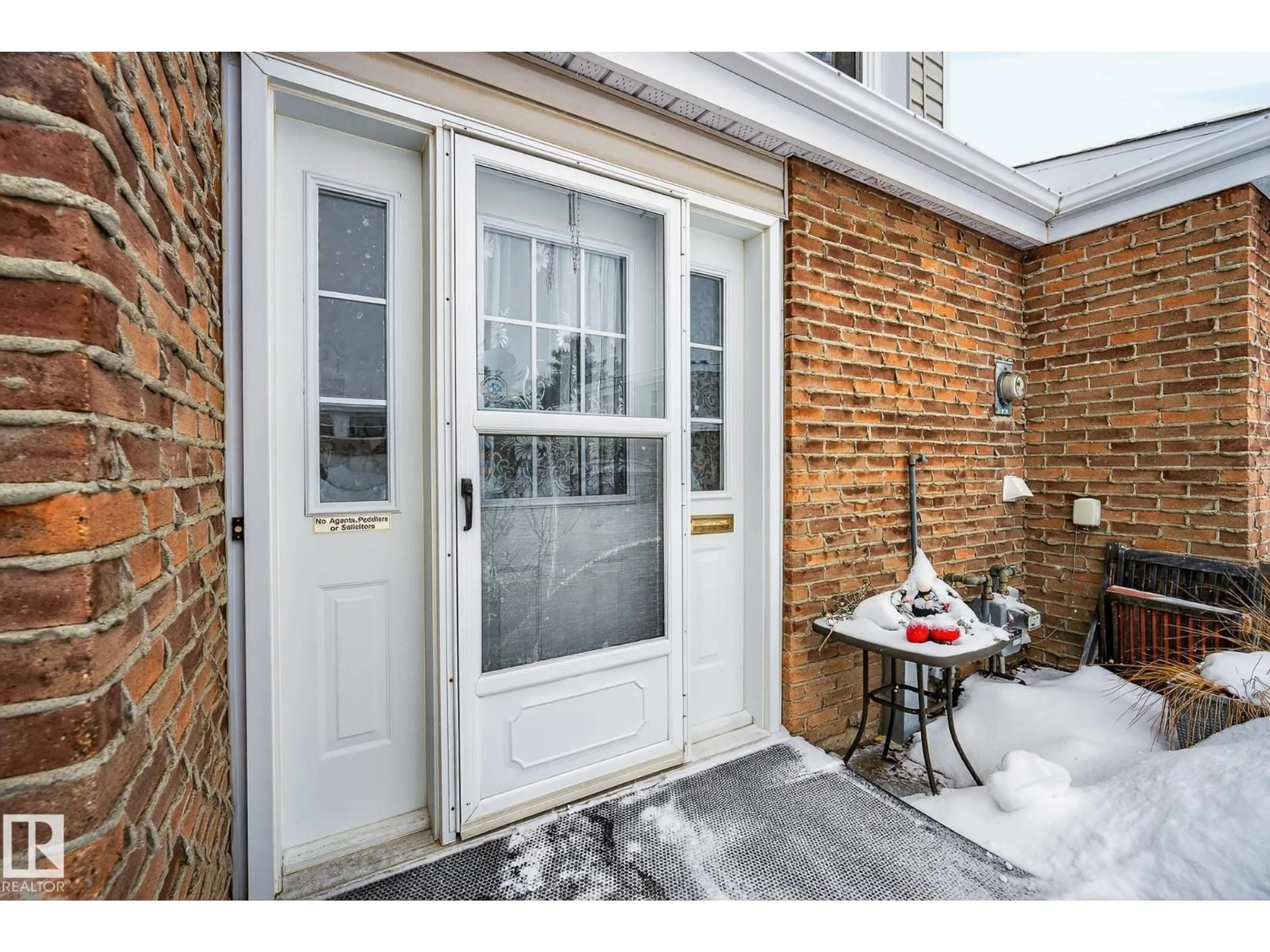 Indoor entryway for 79 GRANDVIEW RG, St. Albert Alberta T8N1T3