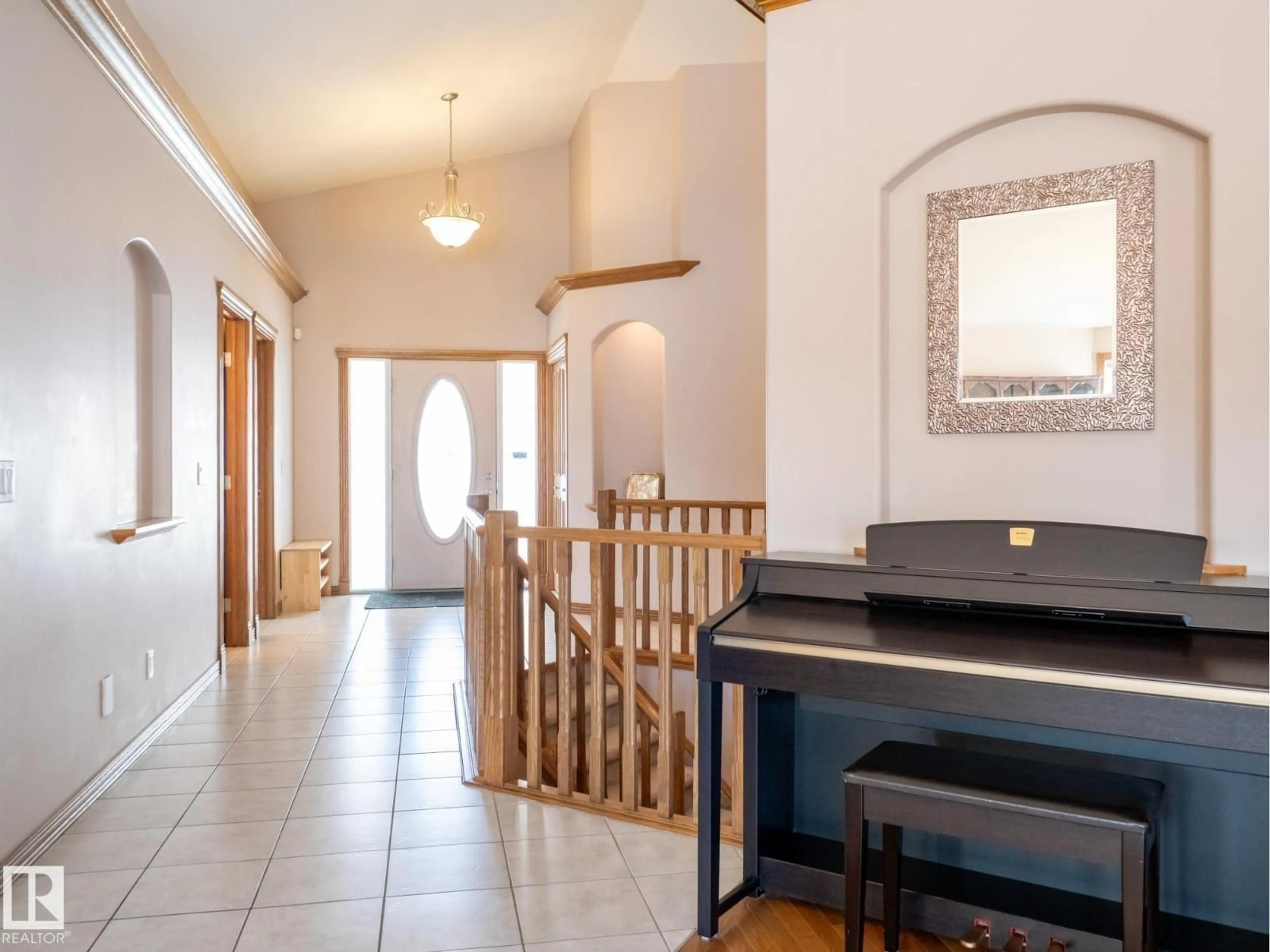 Indoor foyer for 40 HAWKSTONE LD, Sherwood Park Alberta T8A6M9