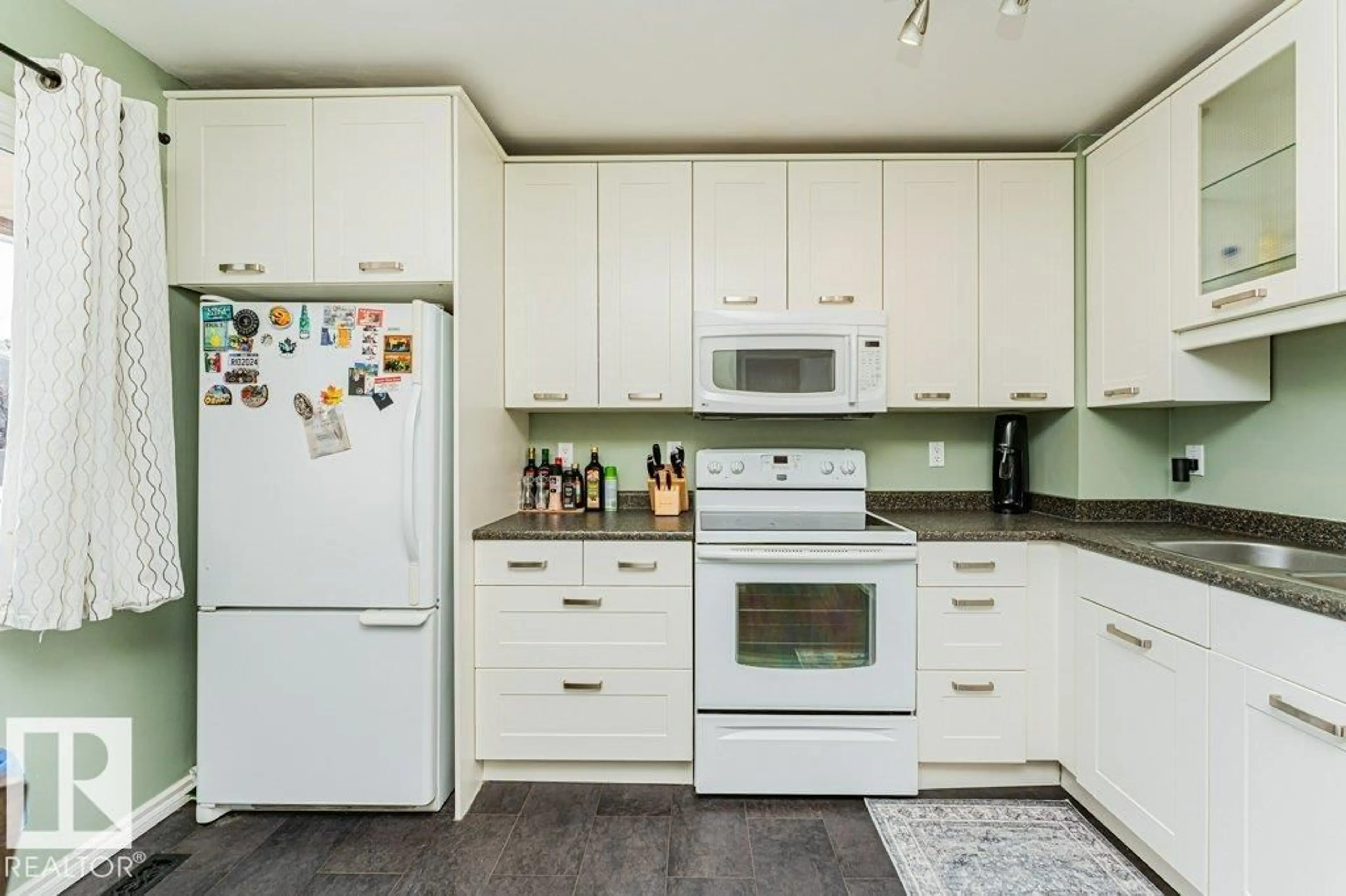 Standard kitchen, unknown for NW - 14678 54 ST, Edmonton Alberta T5A4L5