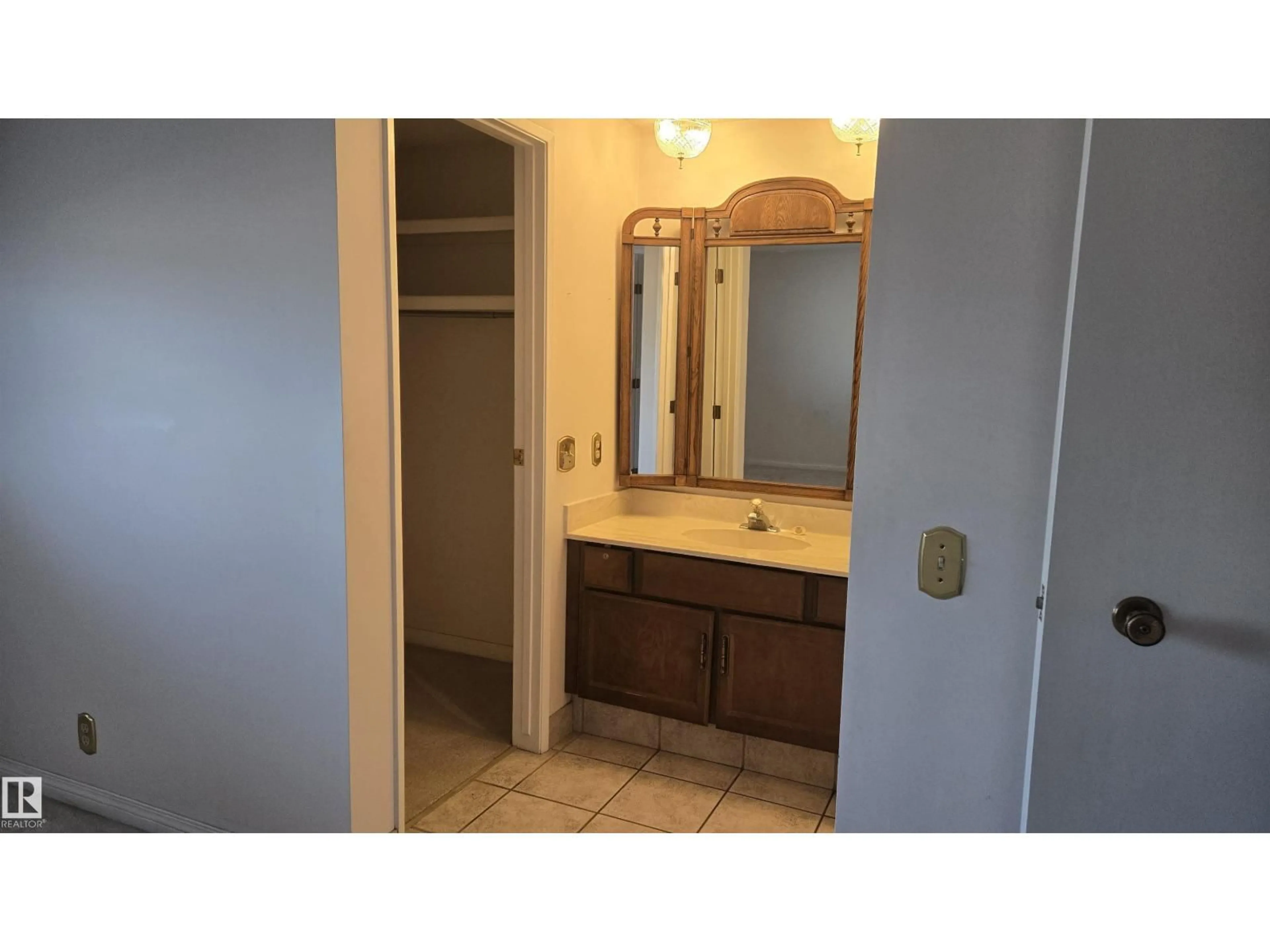 A pic of a room for 11 WOODLAKE ROAD, Sherwood Park Alberta T8A4B3