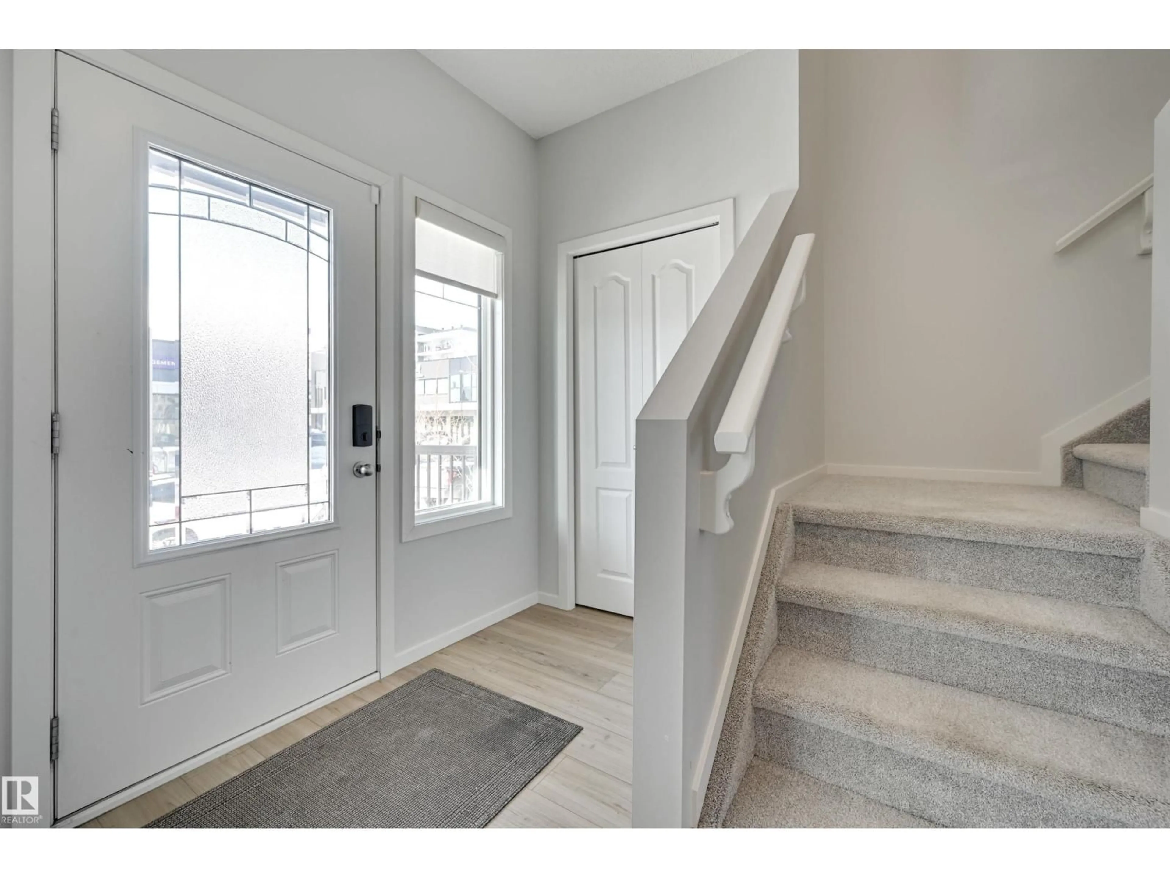 Indoor entryway for 5319 ADMIRAL GIROUARD ST, Edmonton Alberta T5E6X5