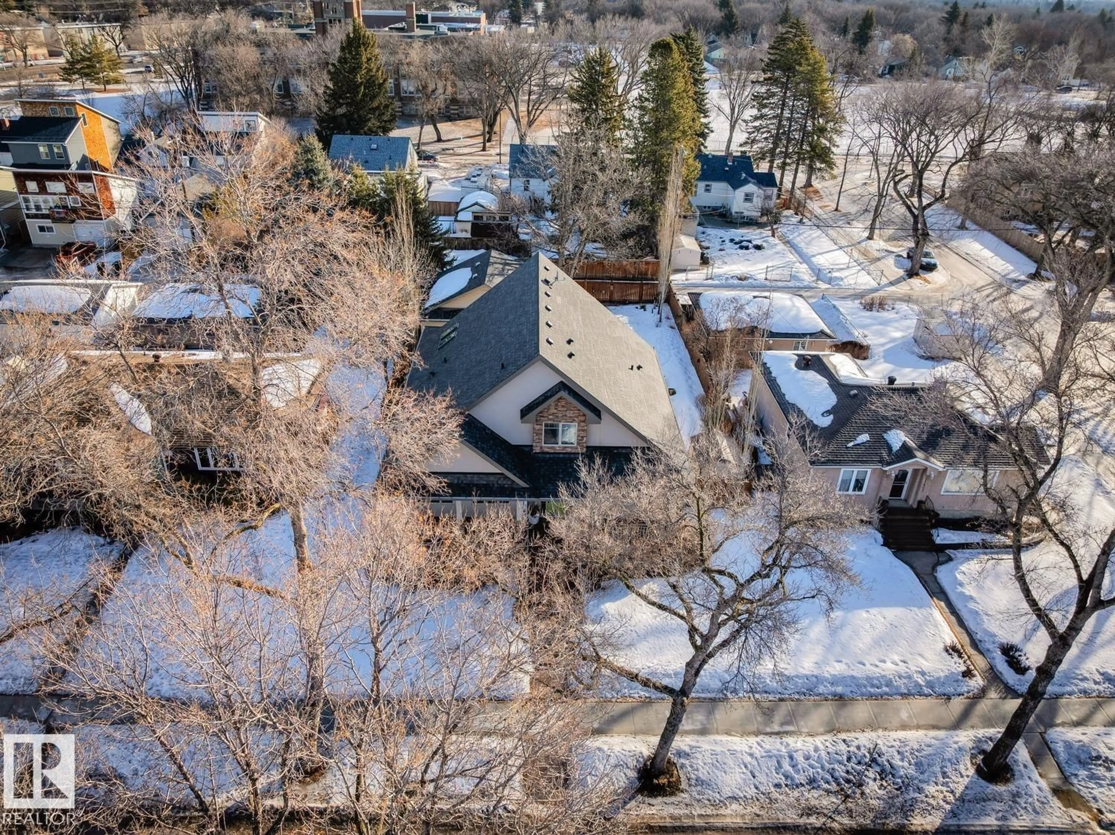A pic from outside/outdoor area/front of a property/back of a property/a pic from drone, unknown for 11409 63 ST, Edmonton Alberta T5W4G1