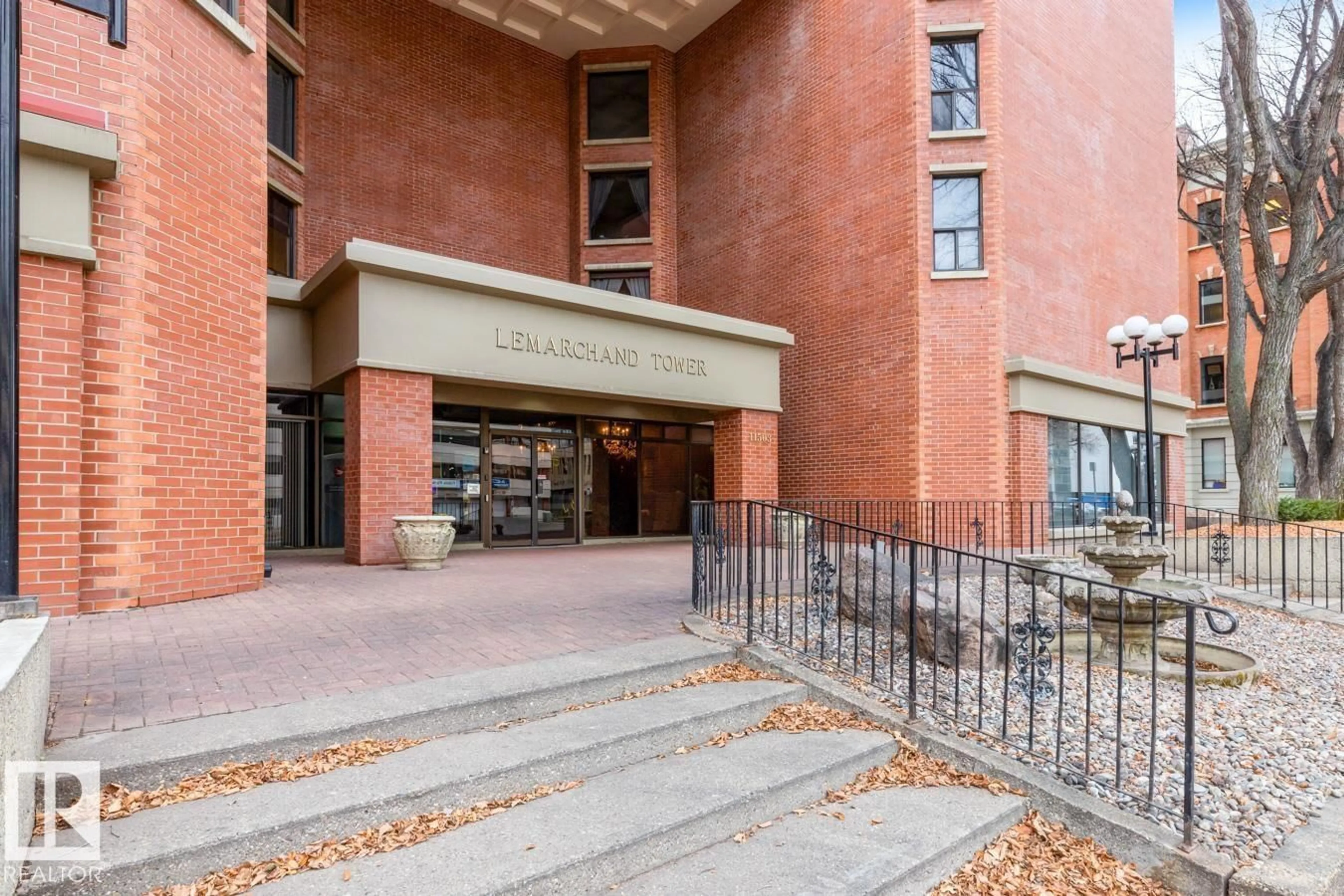 Indoor foyer for 11503 - 1503 100 AV, Edmonton Alberta T5K2K7