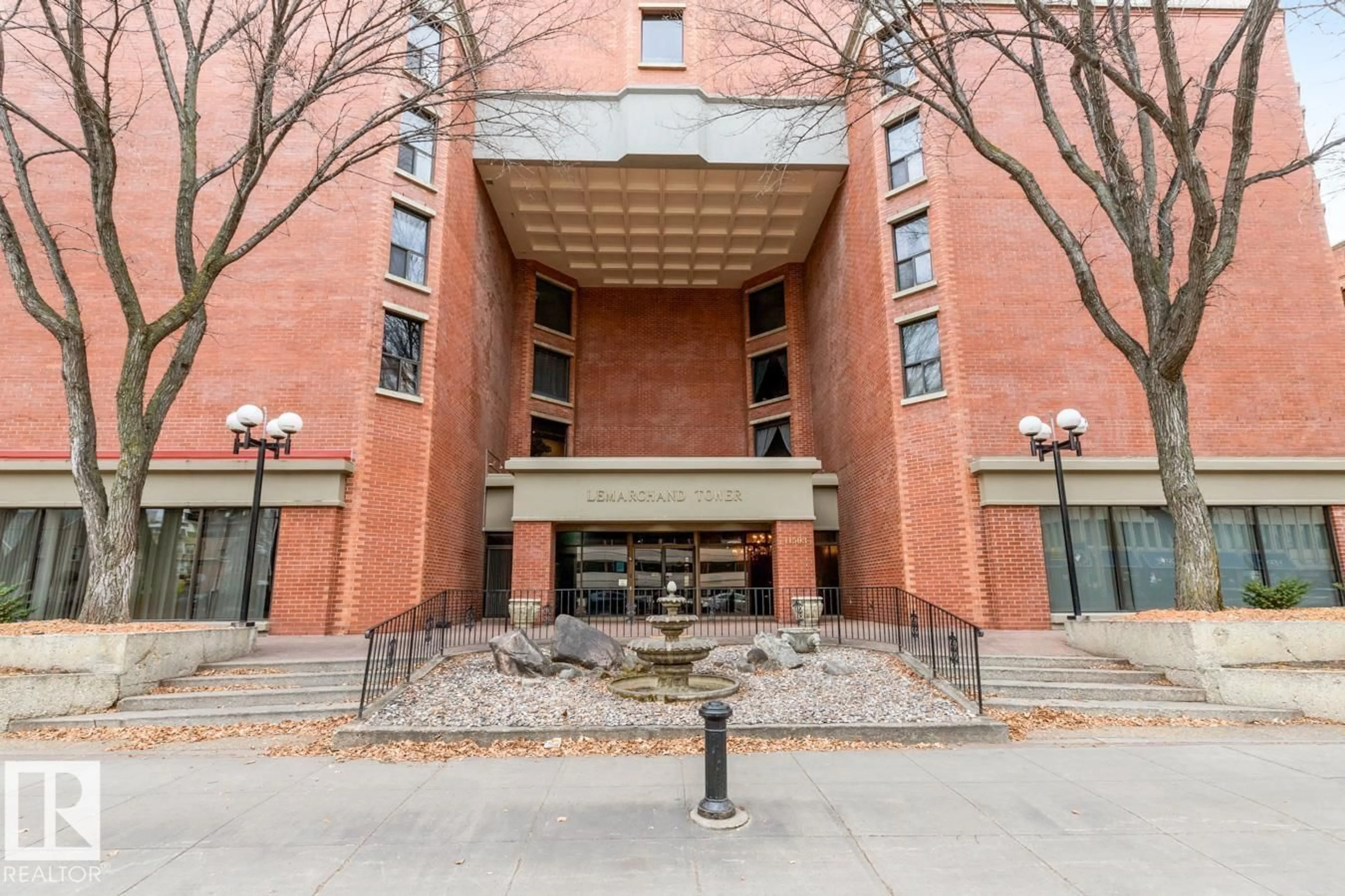 Indoor foyer for 11503 - 1503 100 AV, Edmonton Alberta T5K2K7