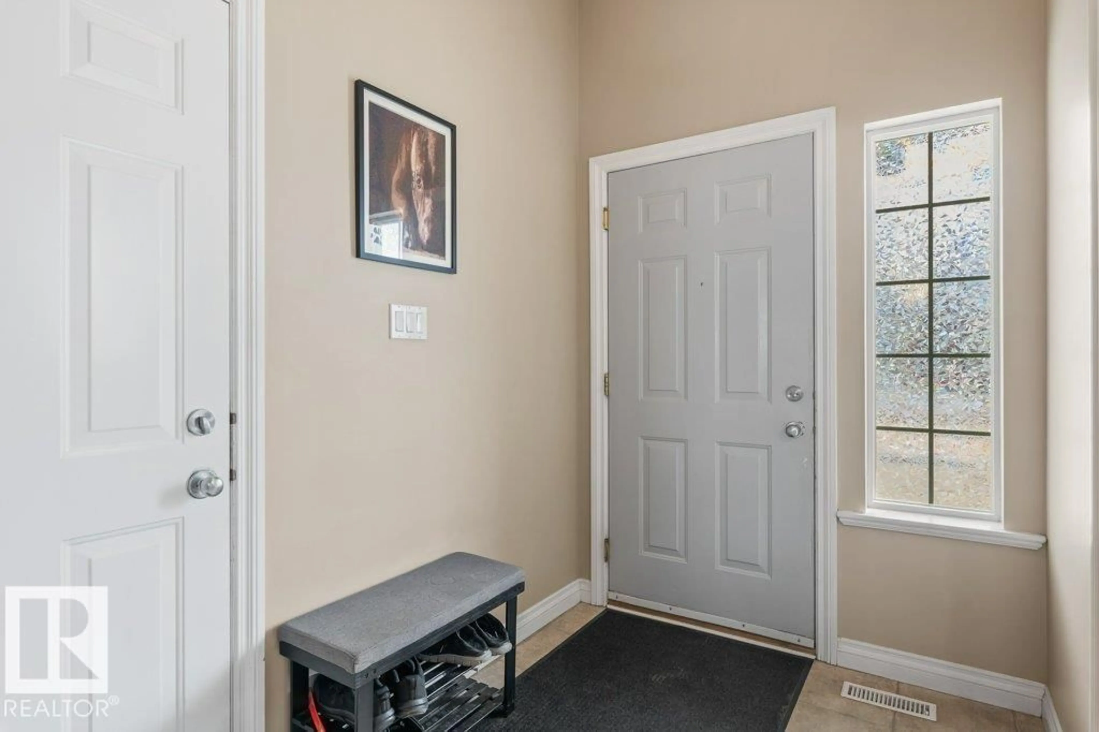 Indoor entryway for 35 200 ERIN RIDGE DR, St. Albert Alberta T8N7E2