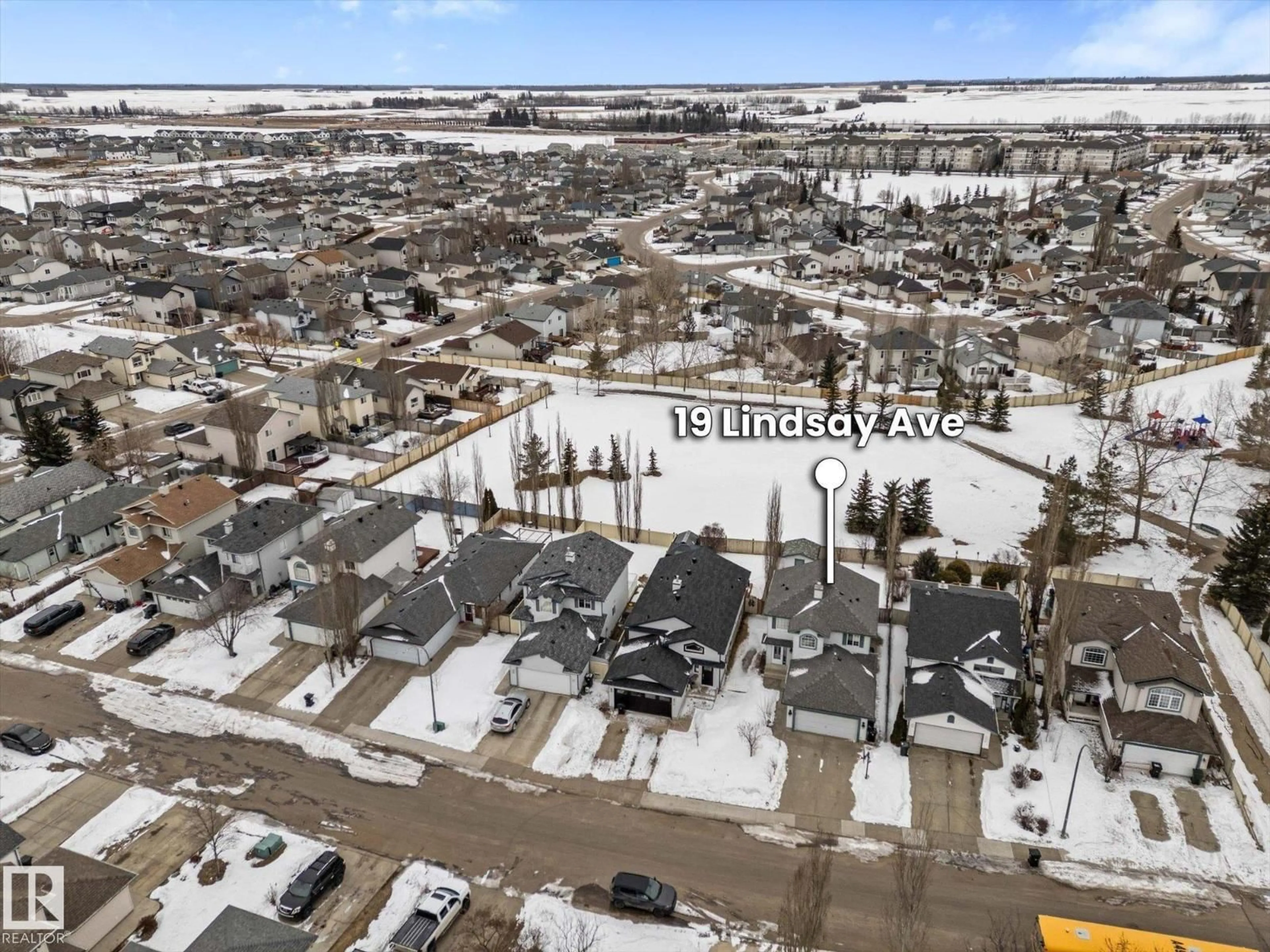 A pic from outside/outdoor area/front of a property/back of a property/a pic from drone, street for 19 LINDSAY AV, Spruce Grove Alberta T7X3W8