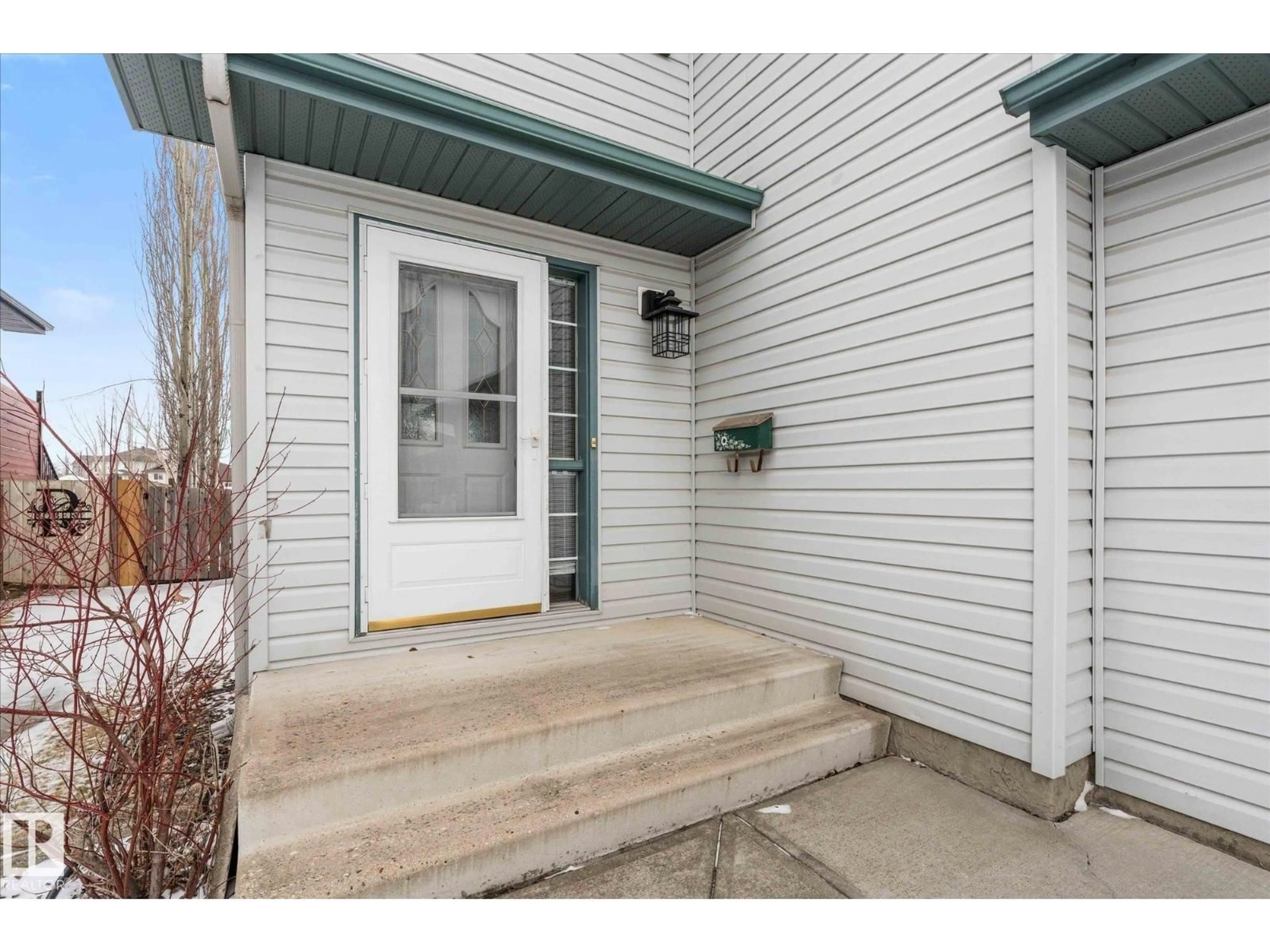 Indoor entryway for 19 LINDSAY AV, Spruce Grove Alberta T7X3W8