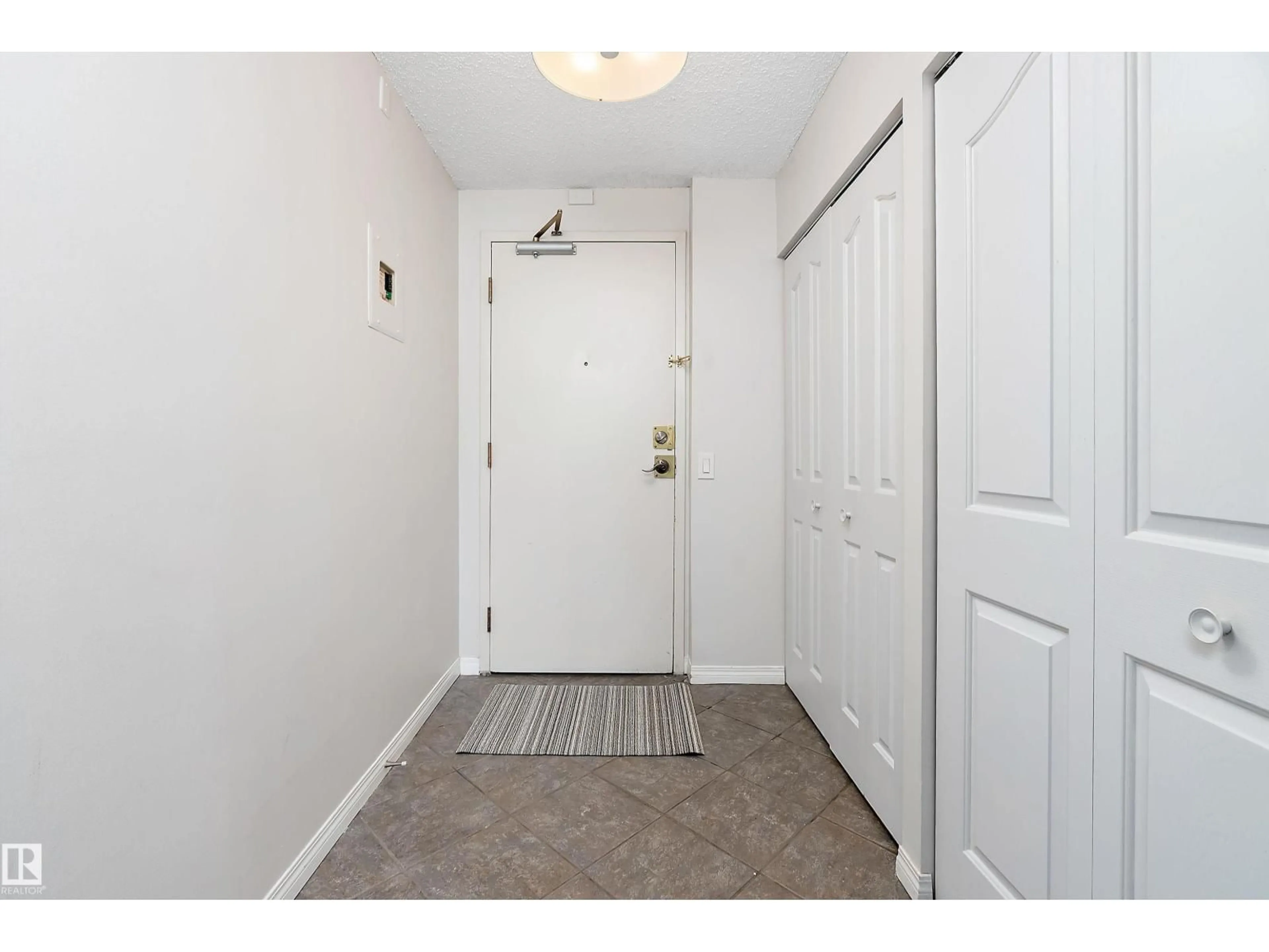 Indoor entryway for 901 - 10145 109 ST, Edmonton Alberta T5J3M5