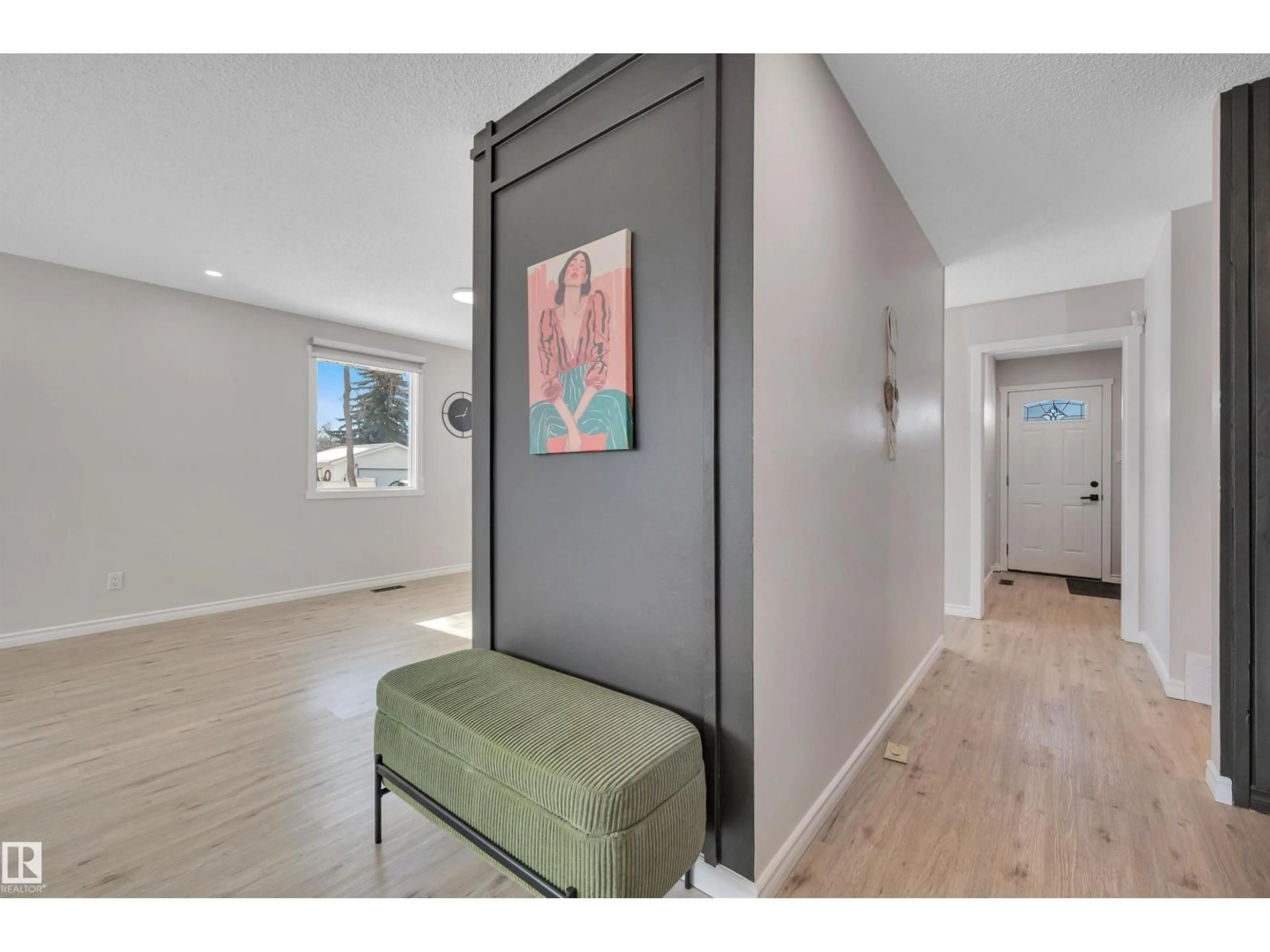 Indoor entryway for 5 LAROSE DR, St. Albert Alberta T8N1S5