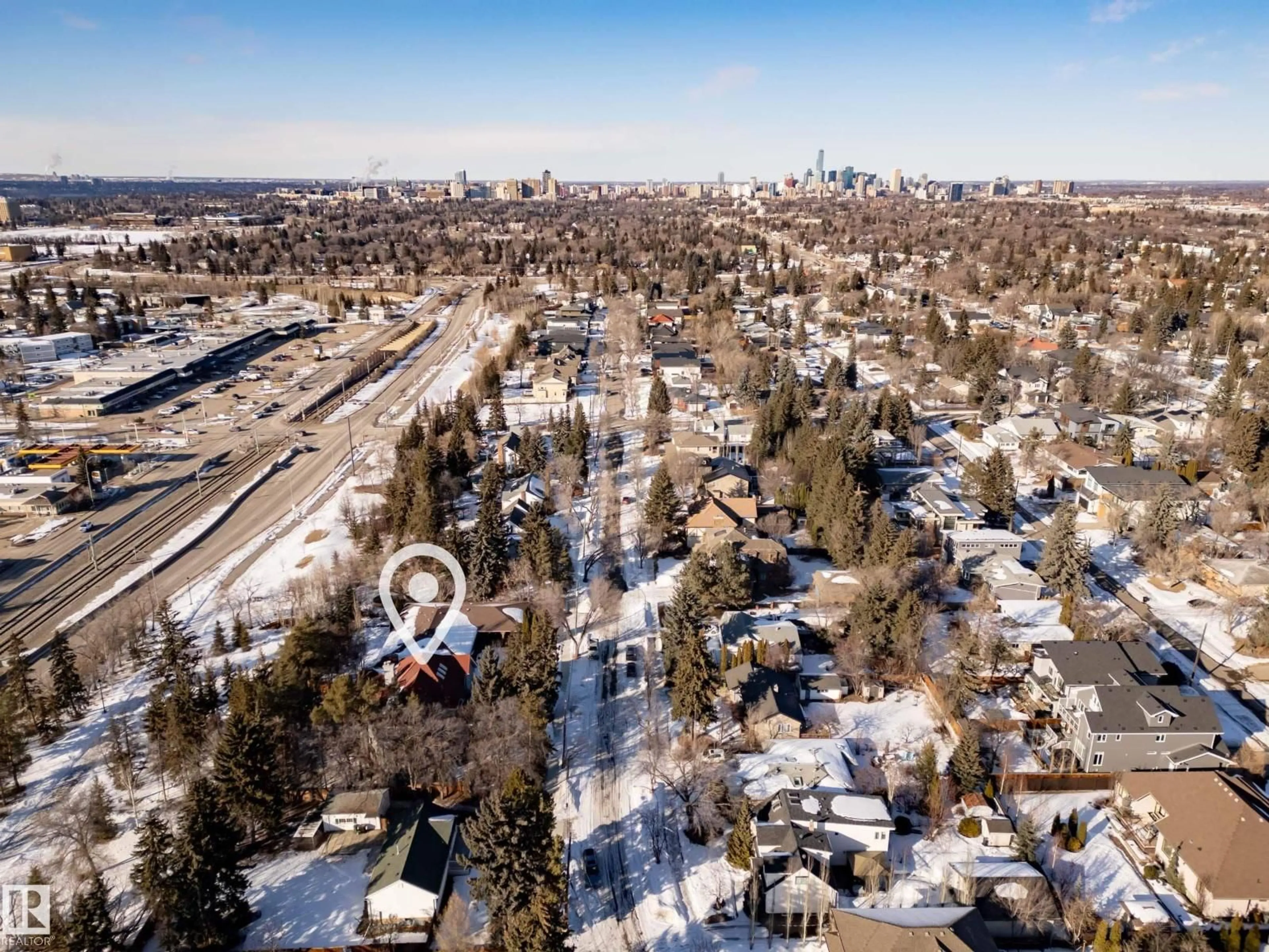 A pic from outside/outdoor area/front of a property/back of a property/a pic from drone, street for 5514 110 ST, Edmonton Alberta T6H3E1