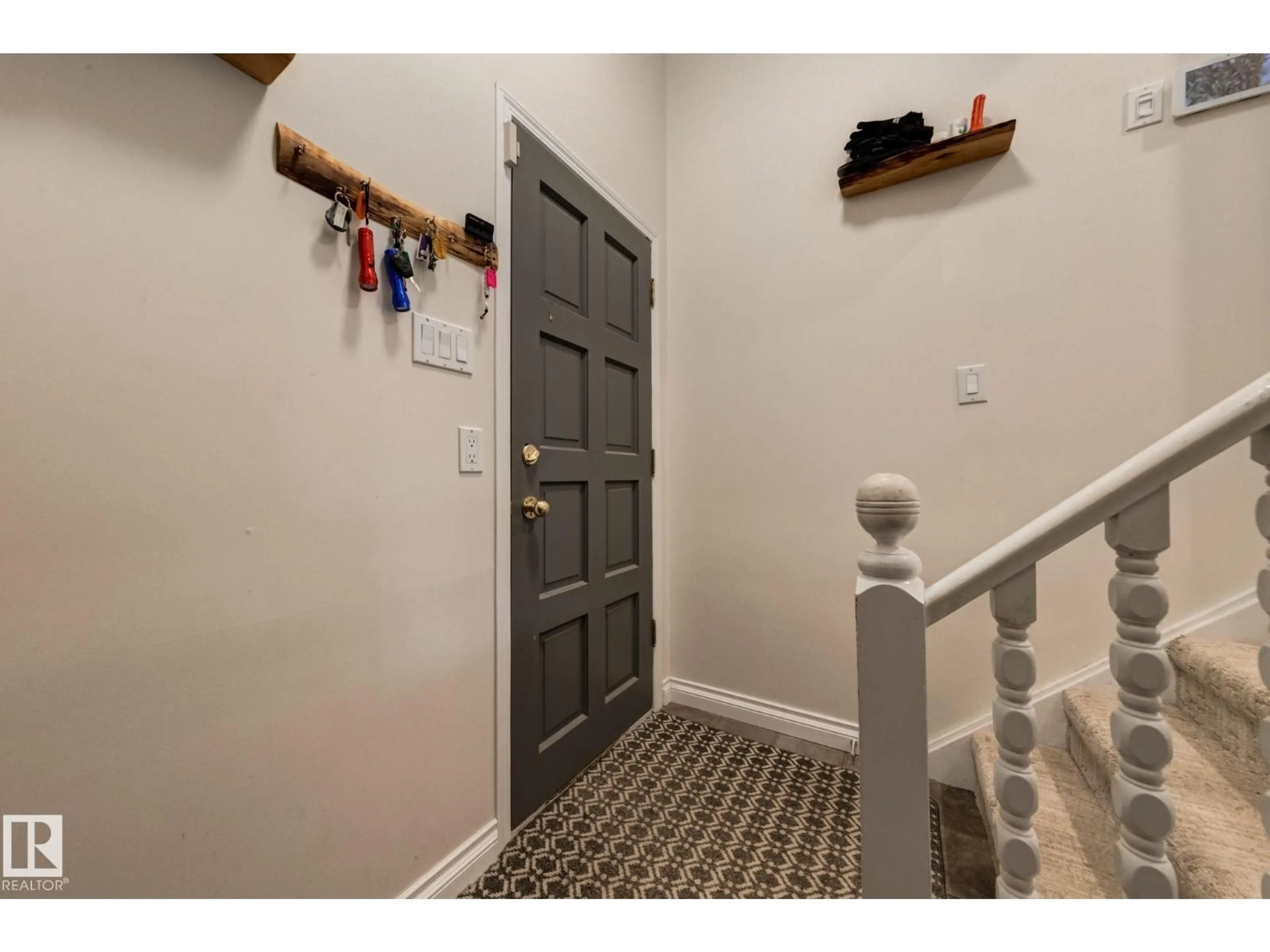 Indoor entryway for 193 - 52310 RGE ROAD 232, Rural Strathcona County Alberta T8B1C2