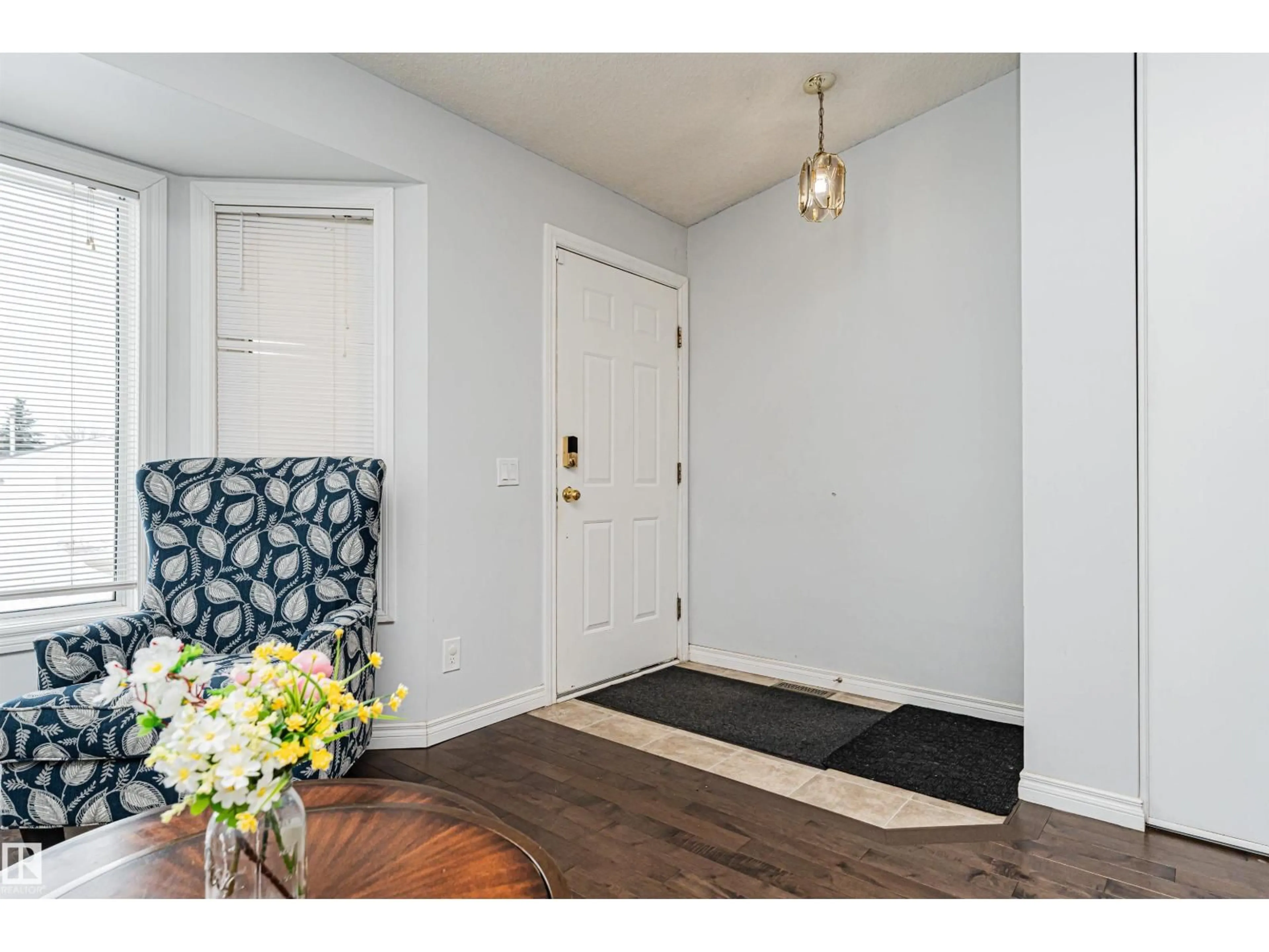 Indoor entryway for 15335 70 ST, Edmonton Alberta T5Z2Y3