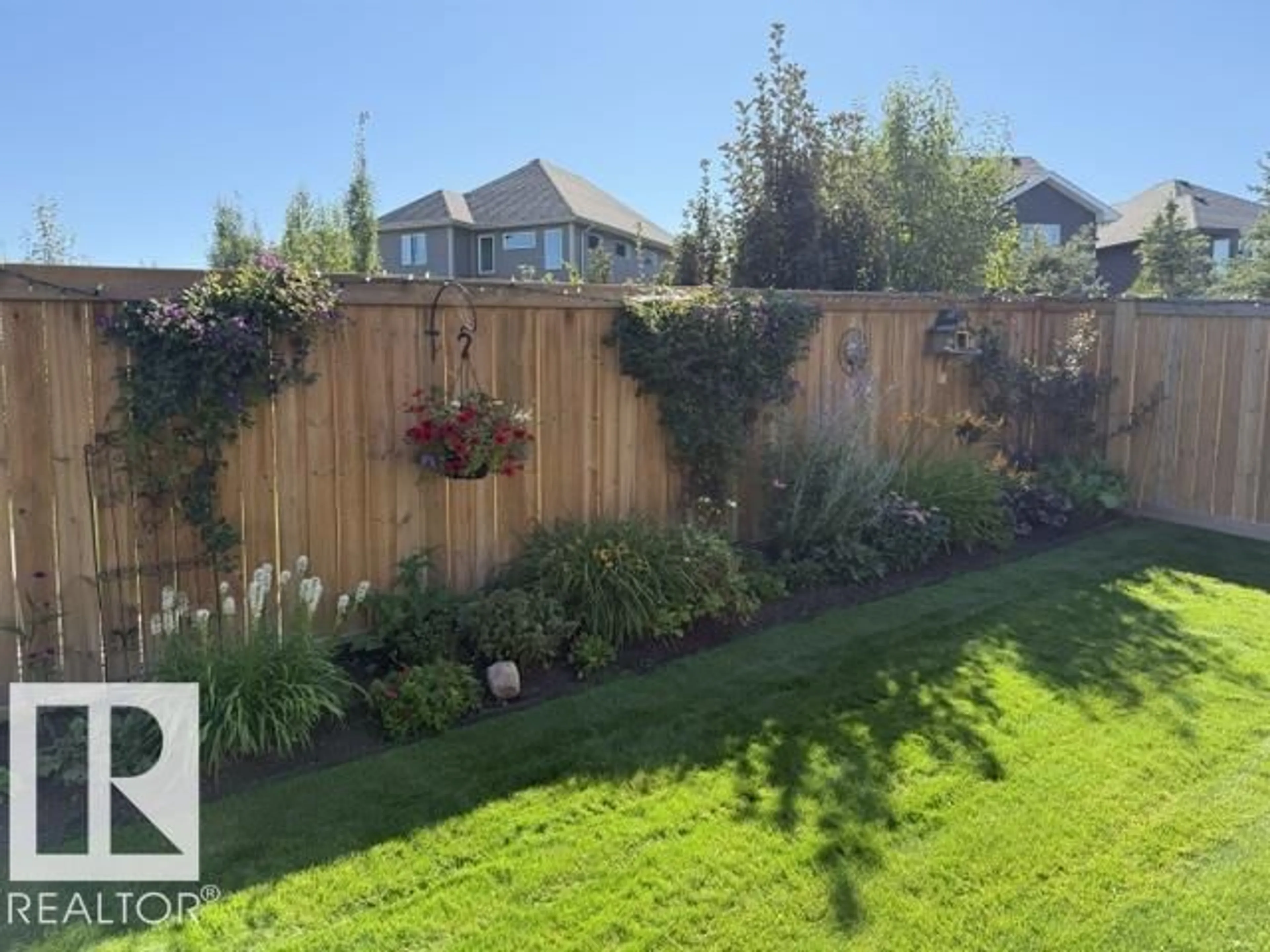 A pic from outside/outdoor area/front of a property/back of a property/a pic from drone, mountain view for 5774 KEEPING CR, Edmonton Alberta T6W0S5