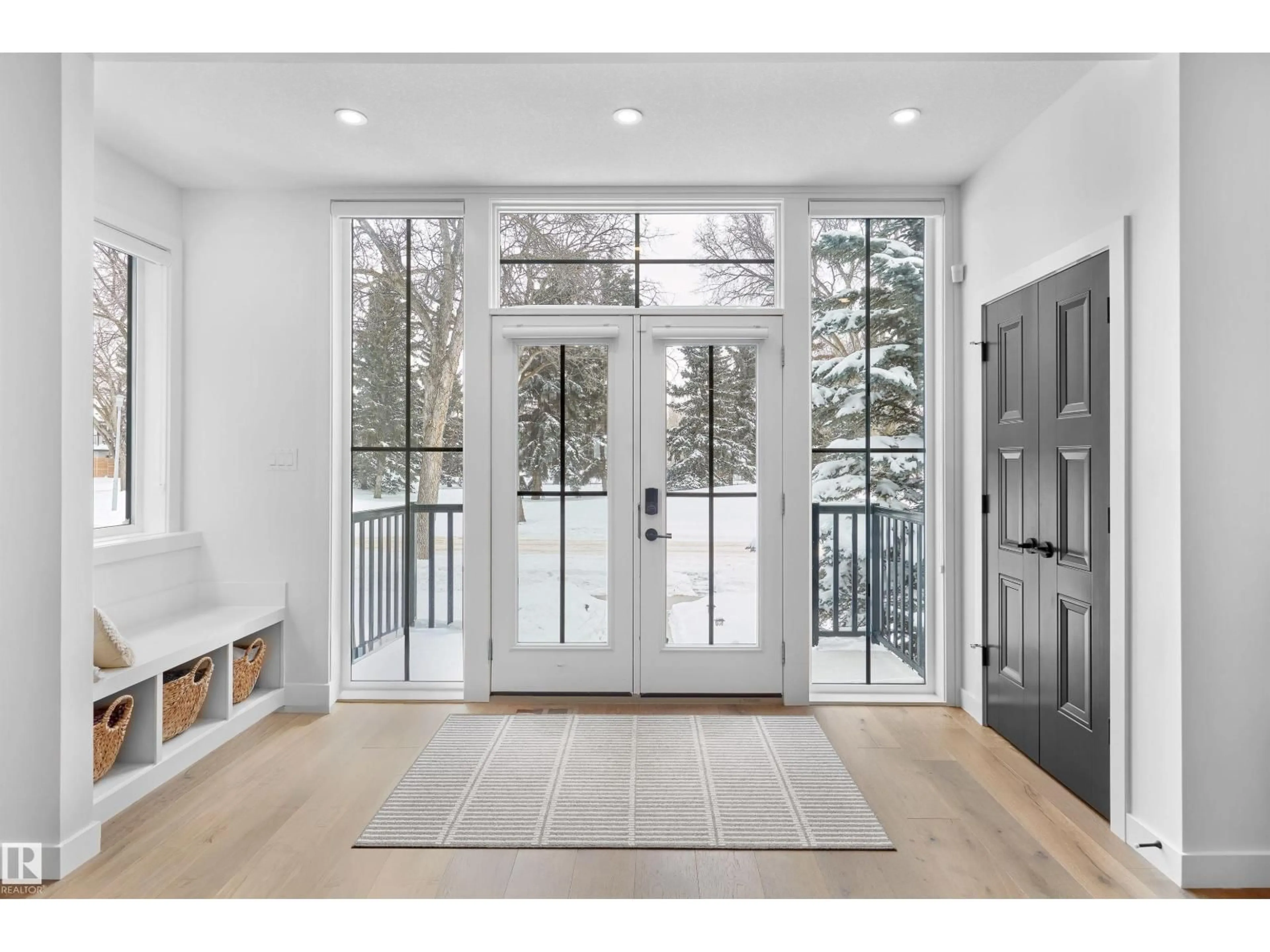 Indoor entryway for 10992 128 ST, Edmonton Alberta T5M0W4
