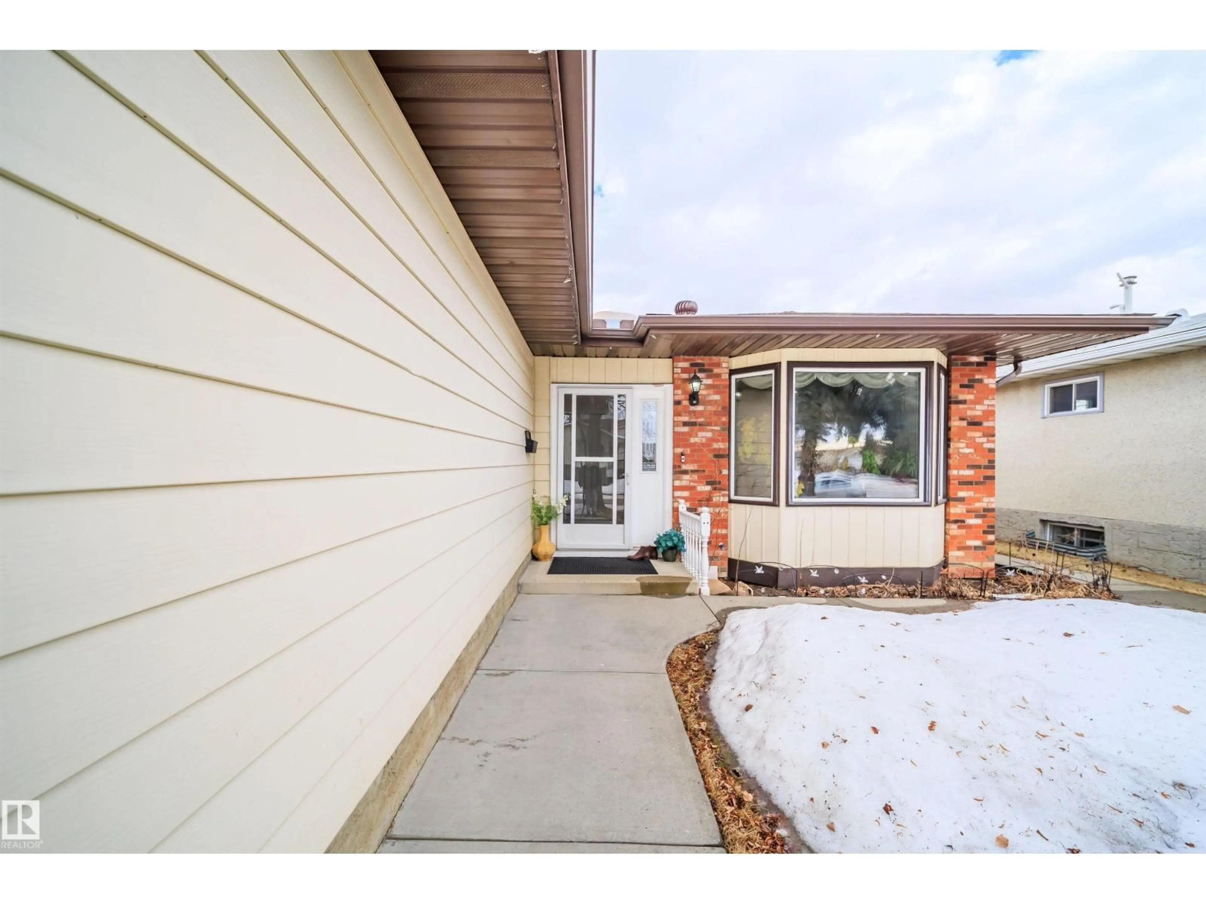 Unknown for 16515 113 ST, Edmonton Alberta T5X4T2