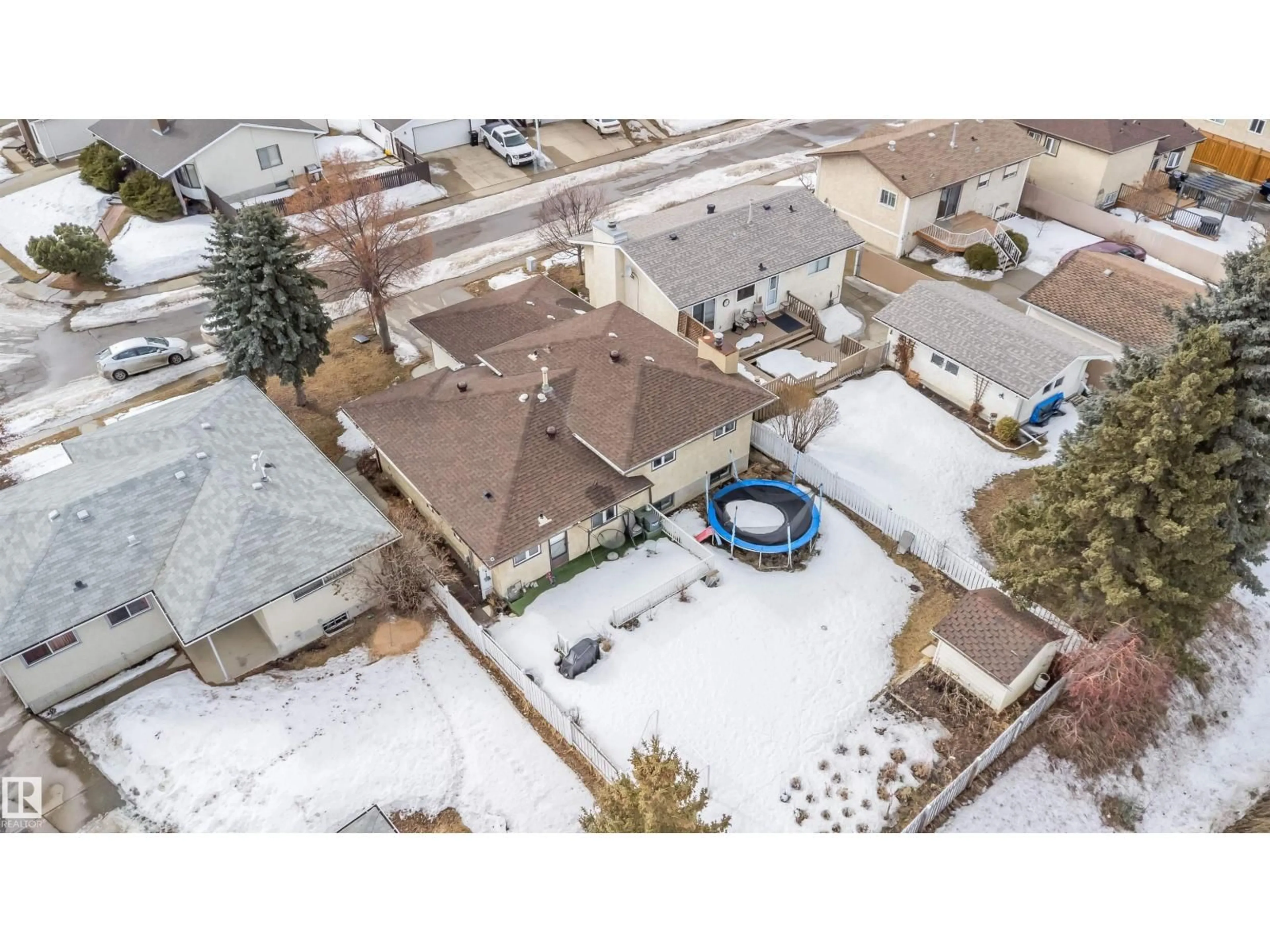 A pic from outside/outdoor area/front of a property/back of a property/a pic from drone, street for 16515 113 ST, Edmonton Alberta T5X4T2