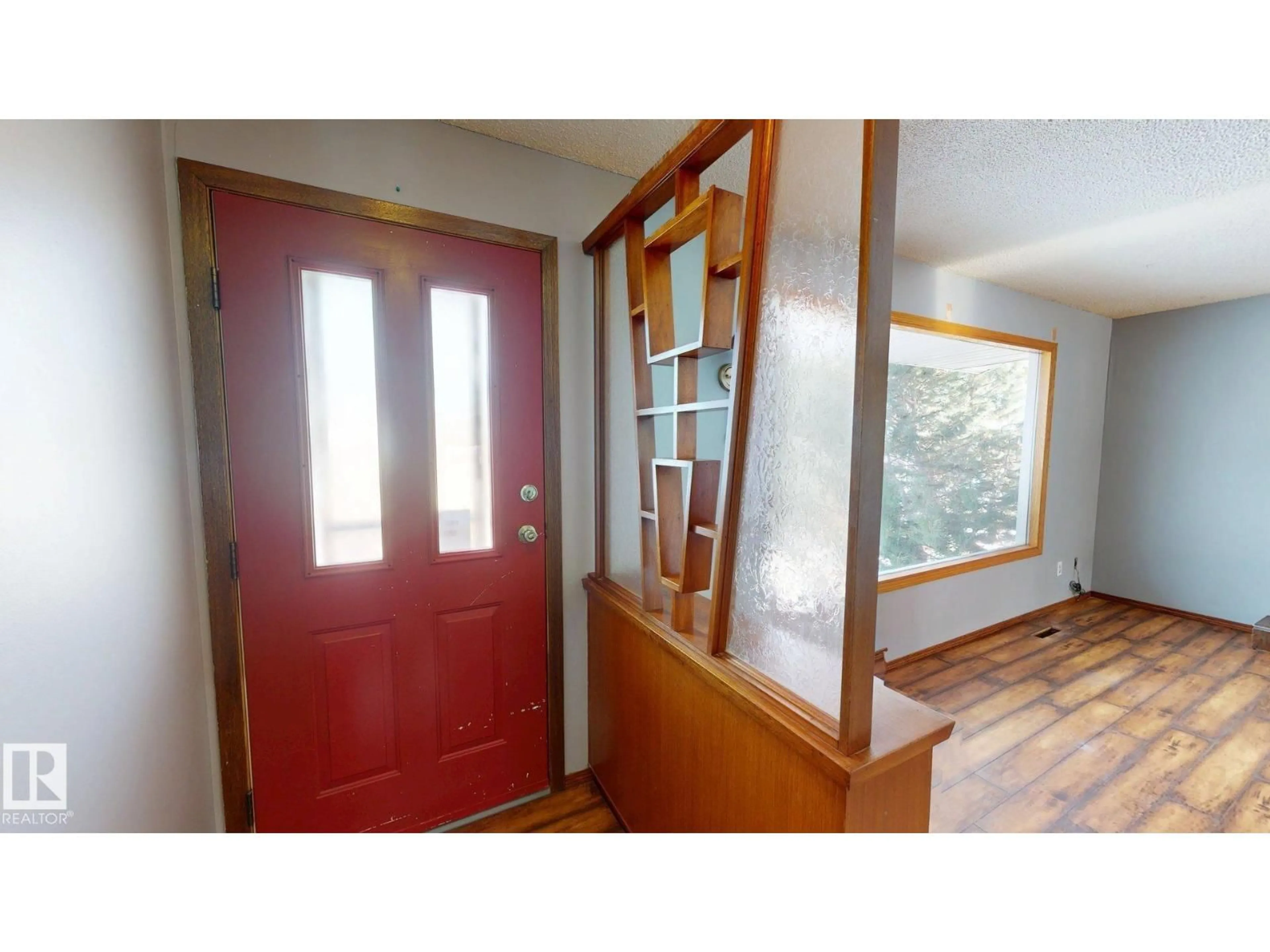 Indoor entryway for 4903 54A AV, Drayton Valley Alberta T7A1A3