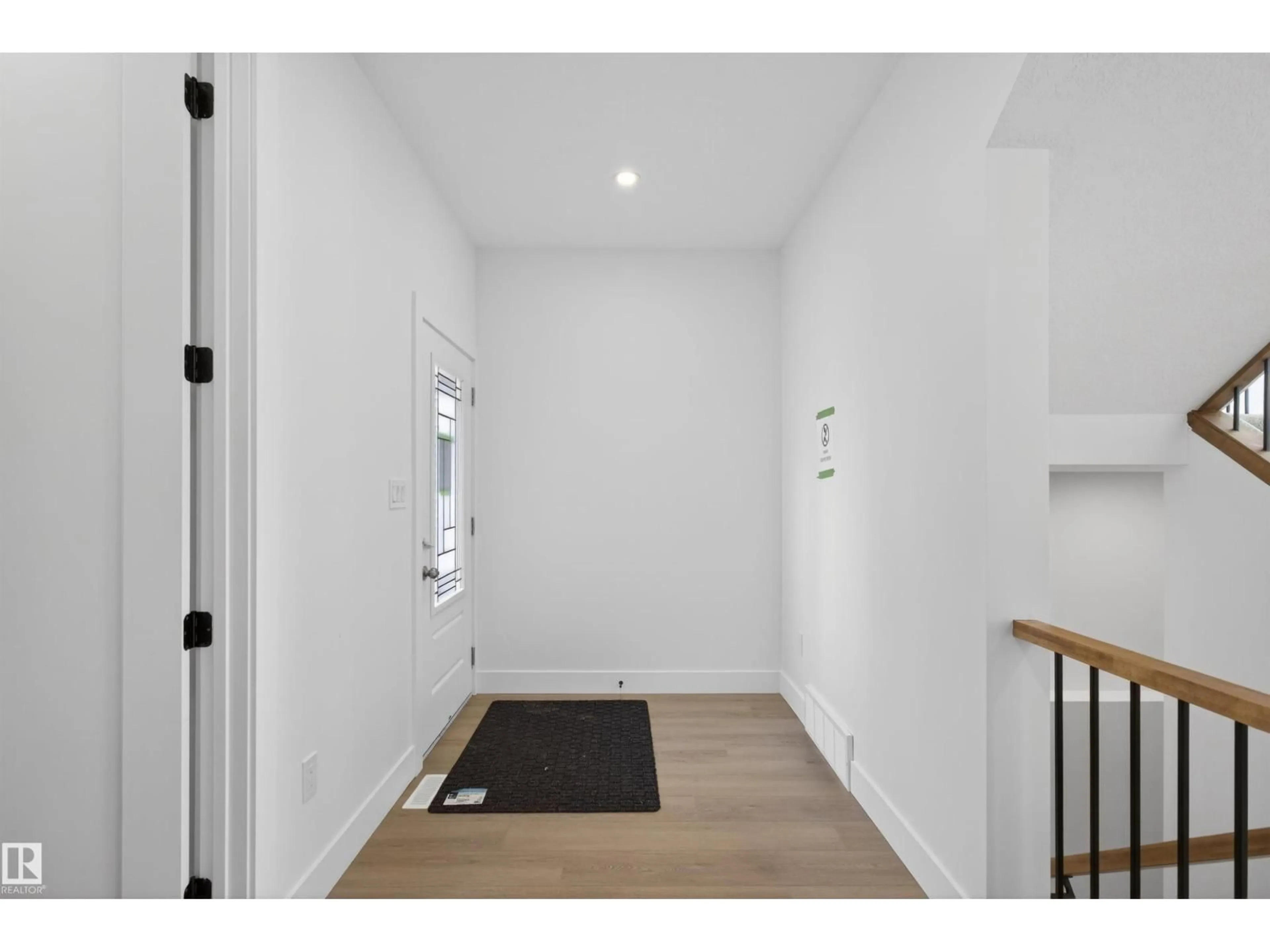 Indoor entryway for SW - 16716 34 AV, Edmonton Alberta T6W5M2