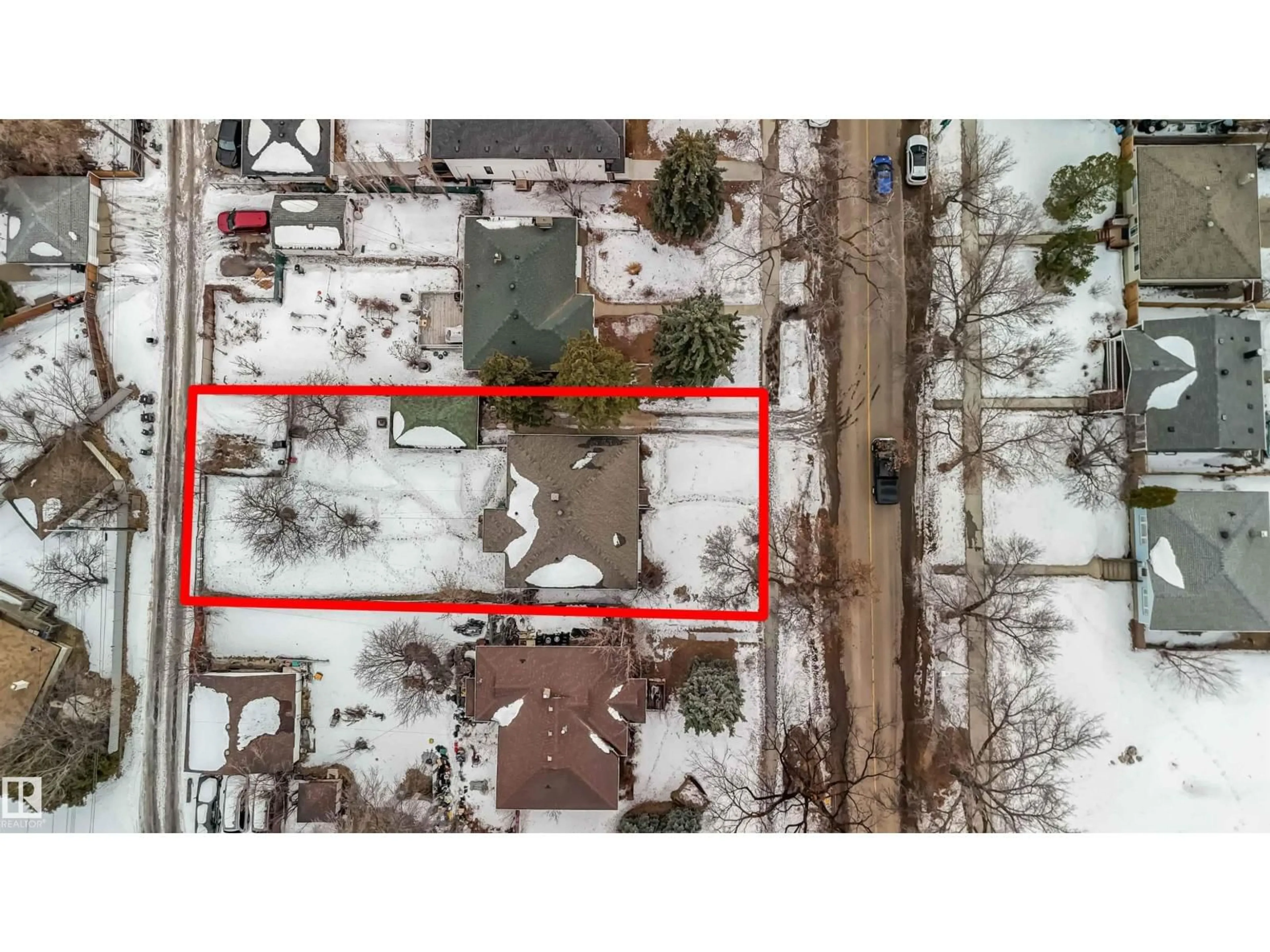 A pic from outside/outdoor area/front of a property/back of a property/a pic from drone, street for 10975 116 ST, Edmonton Alberta T5H3M7