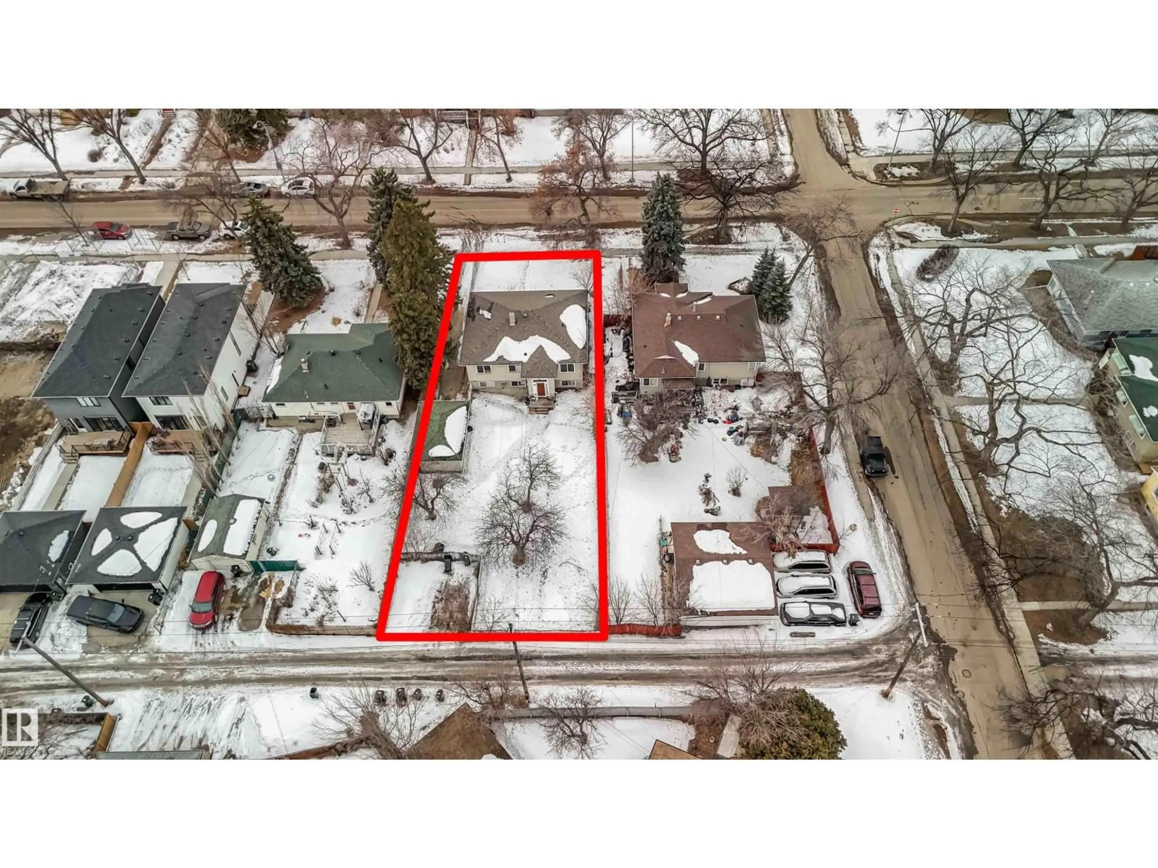 A pic from outside/outdoor area/front of a property/back of a property/a pic from drone, street for 10975 116 ST, Edmonton Alberta T5H3M7