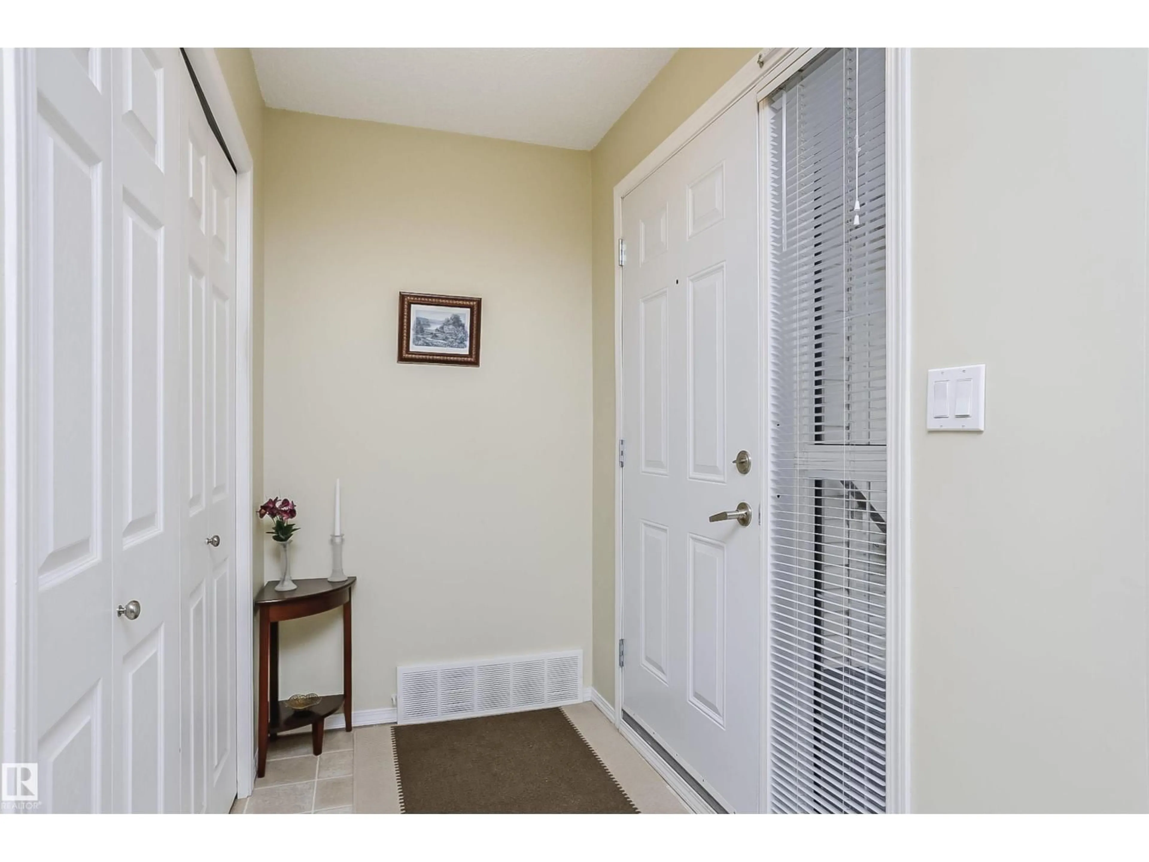 Indoor entryway for 10105 105 ST, Morinville Alberta T8R1V8