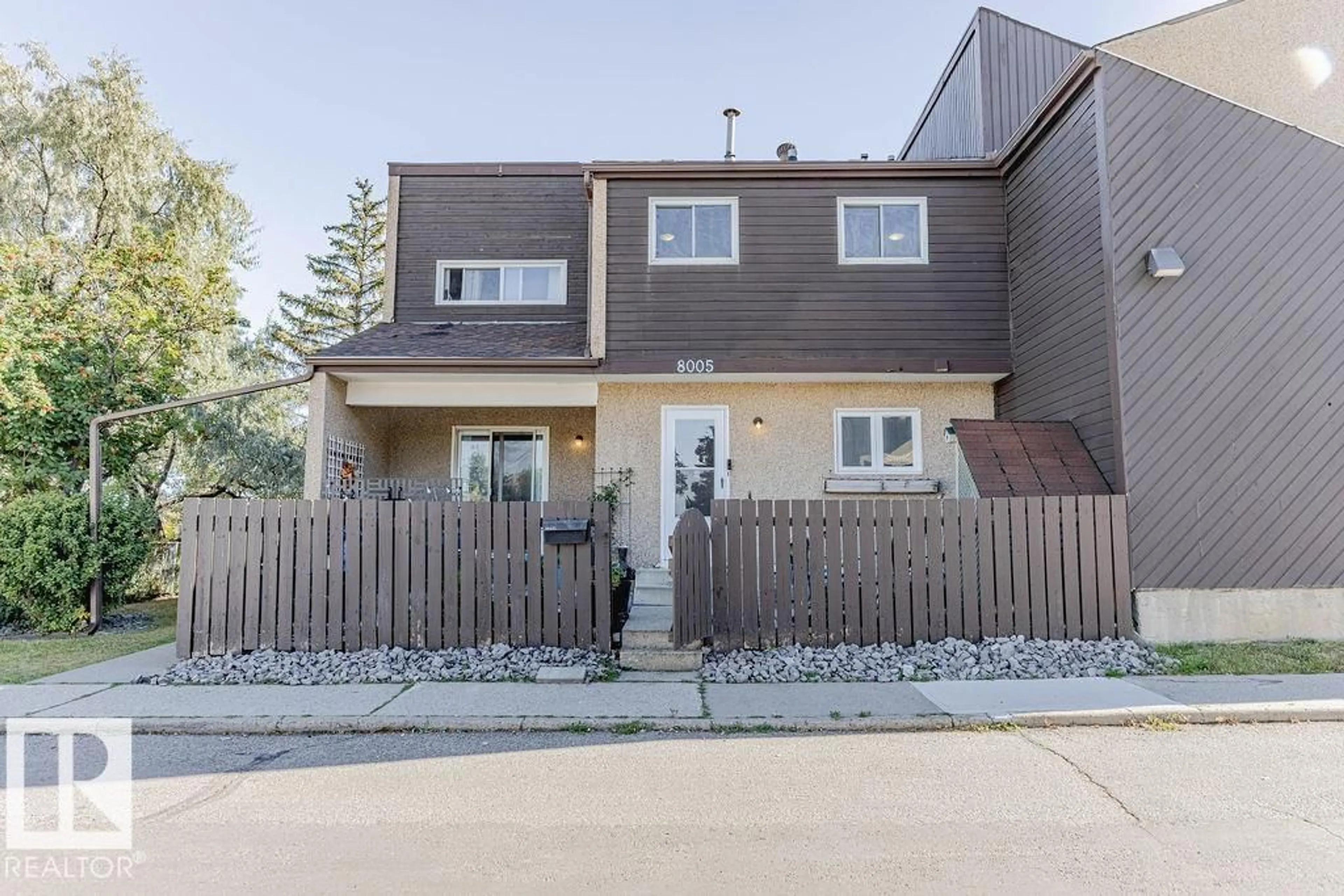 Patio, street for 8005 27 AV, Edmonton Alberta T6K3C9
