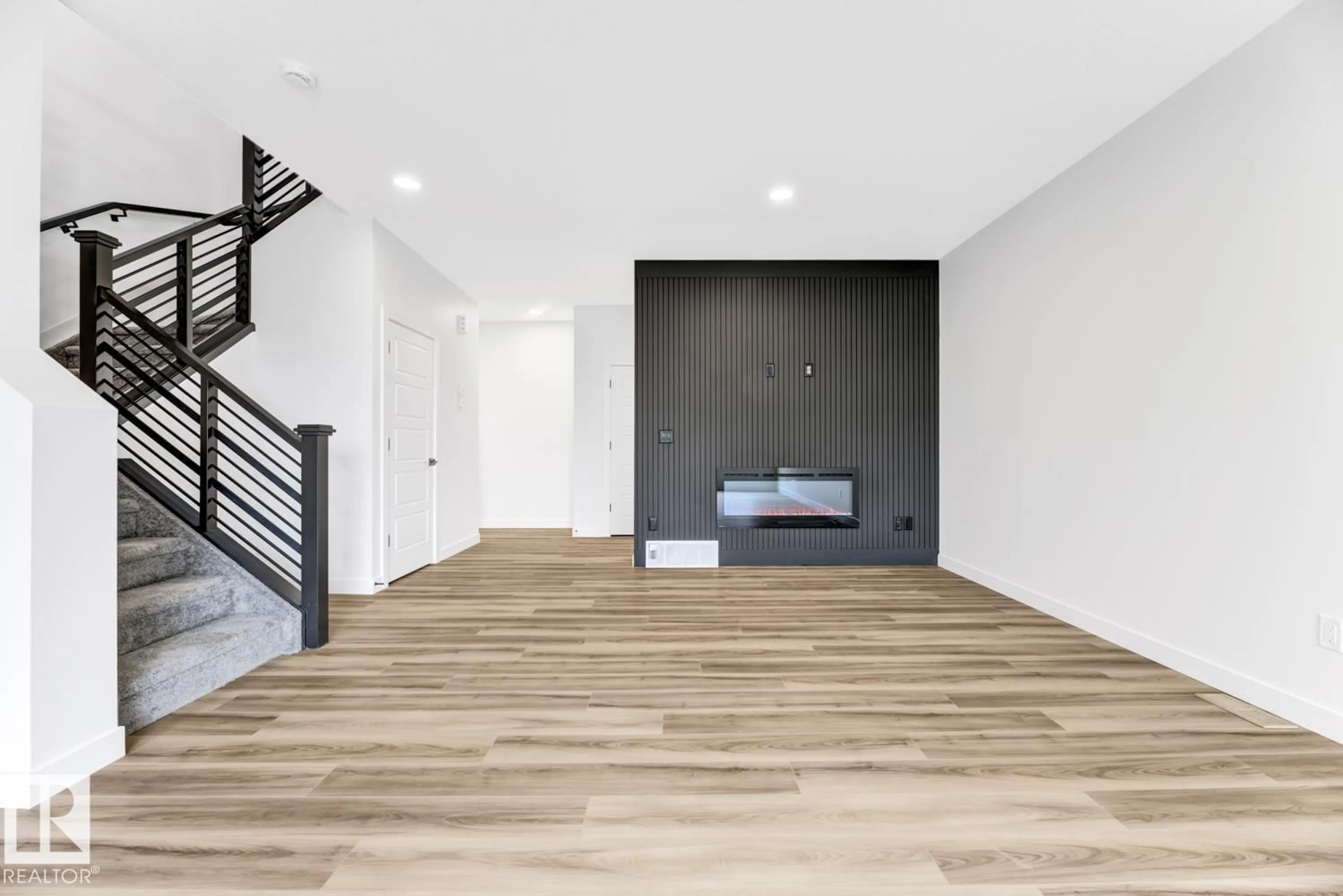 Indoor entryway for 2010 GENESIS LN, Stony Plain Alberta T7Z0K5