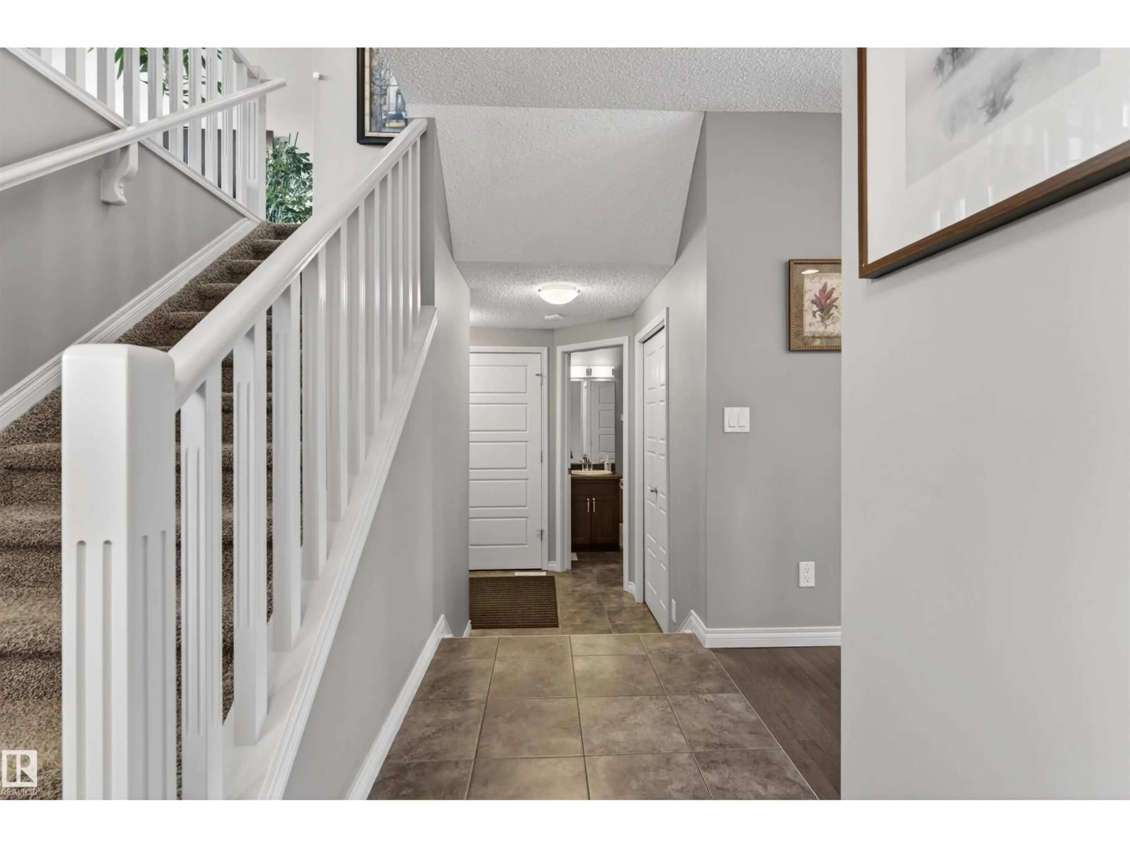 Indoor entryway for NW - 16448 140 ST, Edmonton Alberta T6V0K7