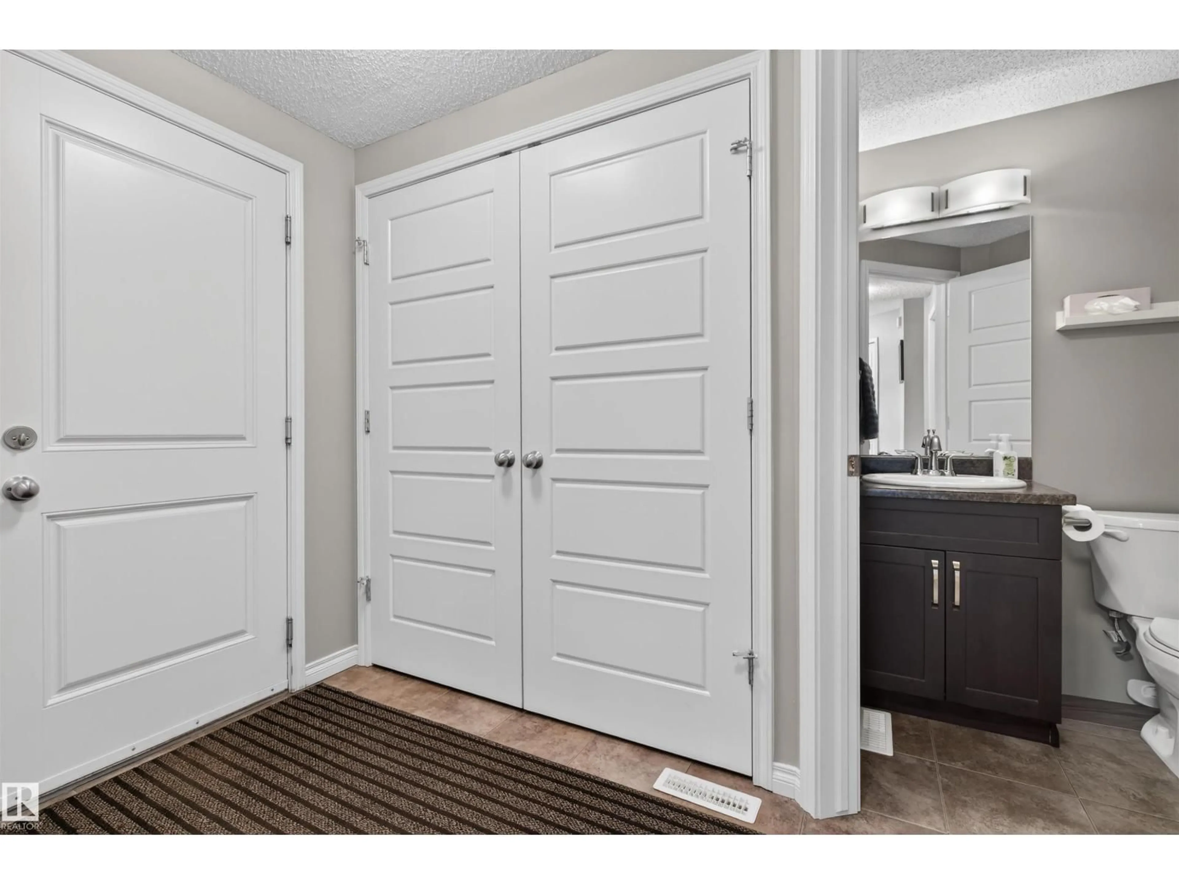 Indoor entryway for NW - 16448 140 ST, Edmonton Alberta T6V0K7