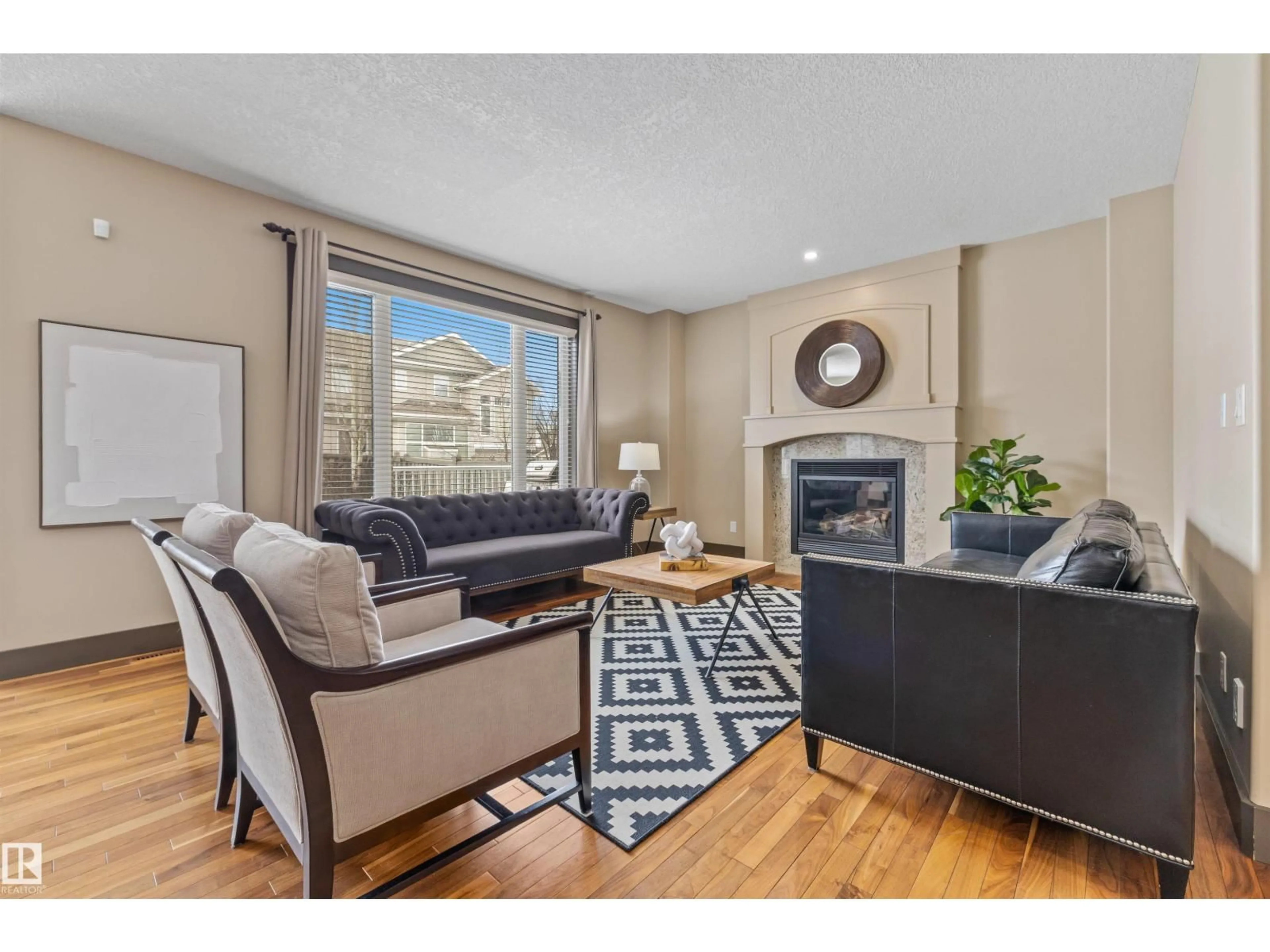 Living room with furniture, unknown for 1014 HOPE RD, Edmonton Alberta T6M3A1