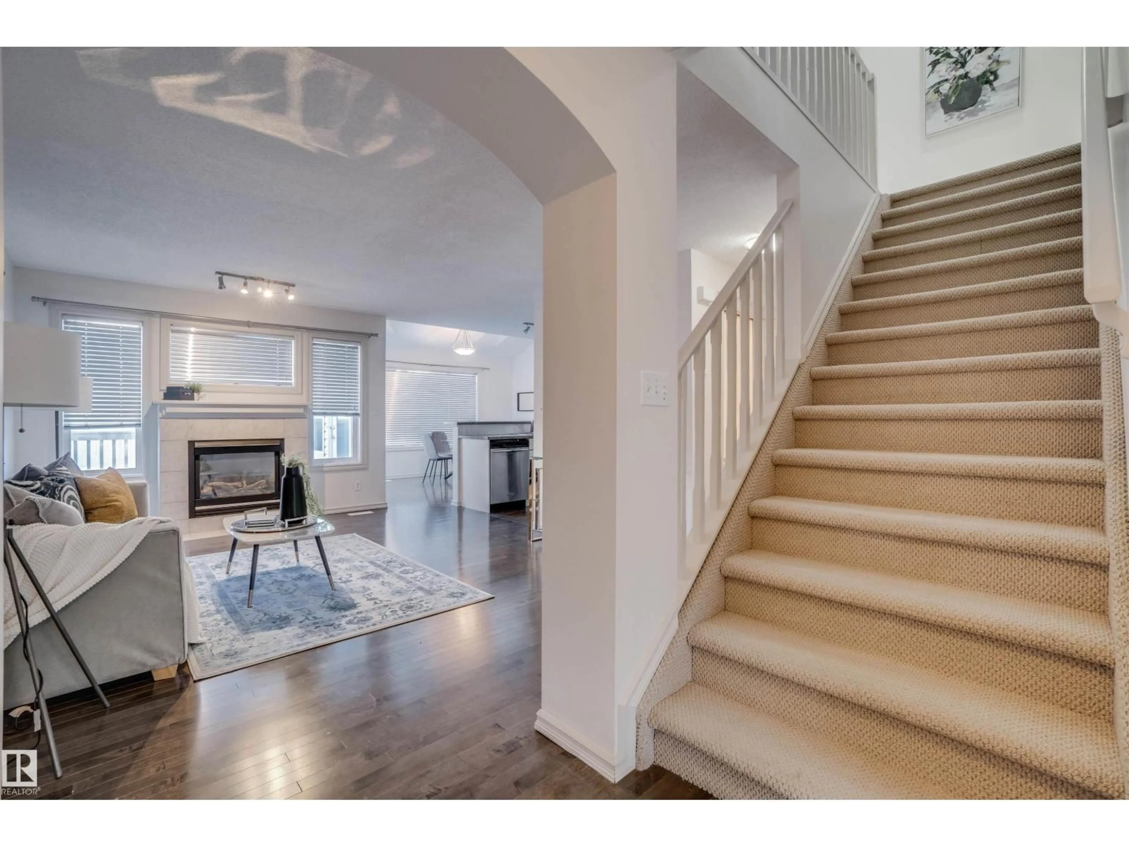 Indoor entryway for 21208 89A AV, Edmonton Alberta T5T6V5
