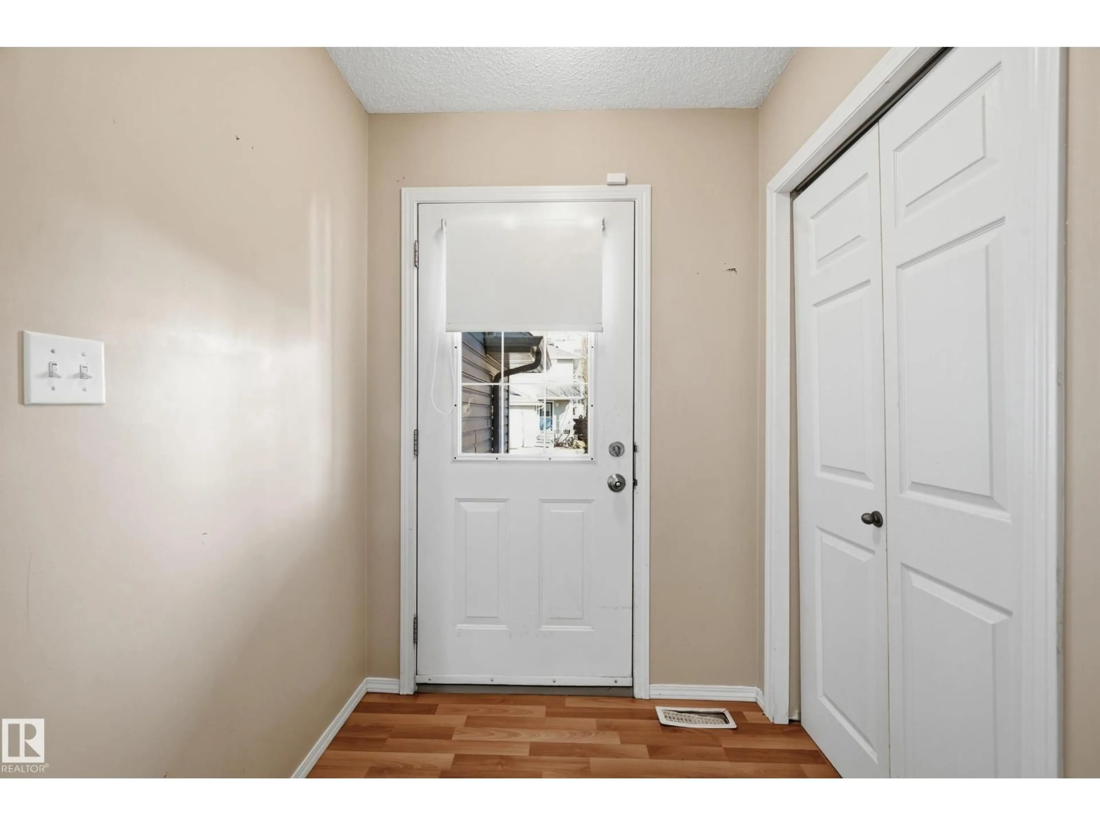 Indoor entryway for #53 - 287 MACEWAN RD, Edmonton Alberta T6W1T4