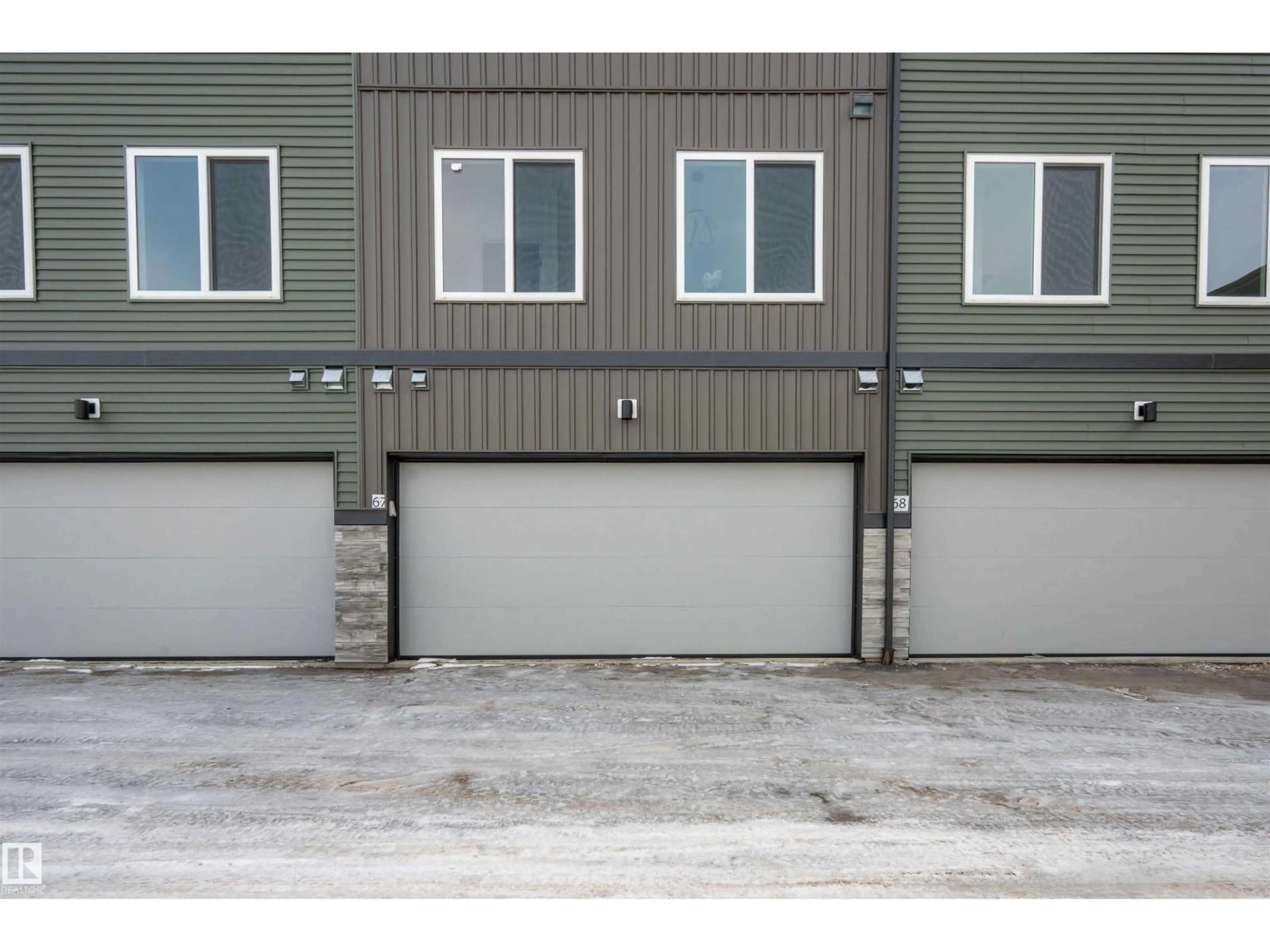 Indoor garage for 28 18120 28 AVENUE AVENUE, Edmonton Alberta T6W4V2