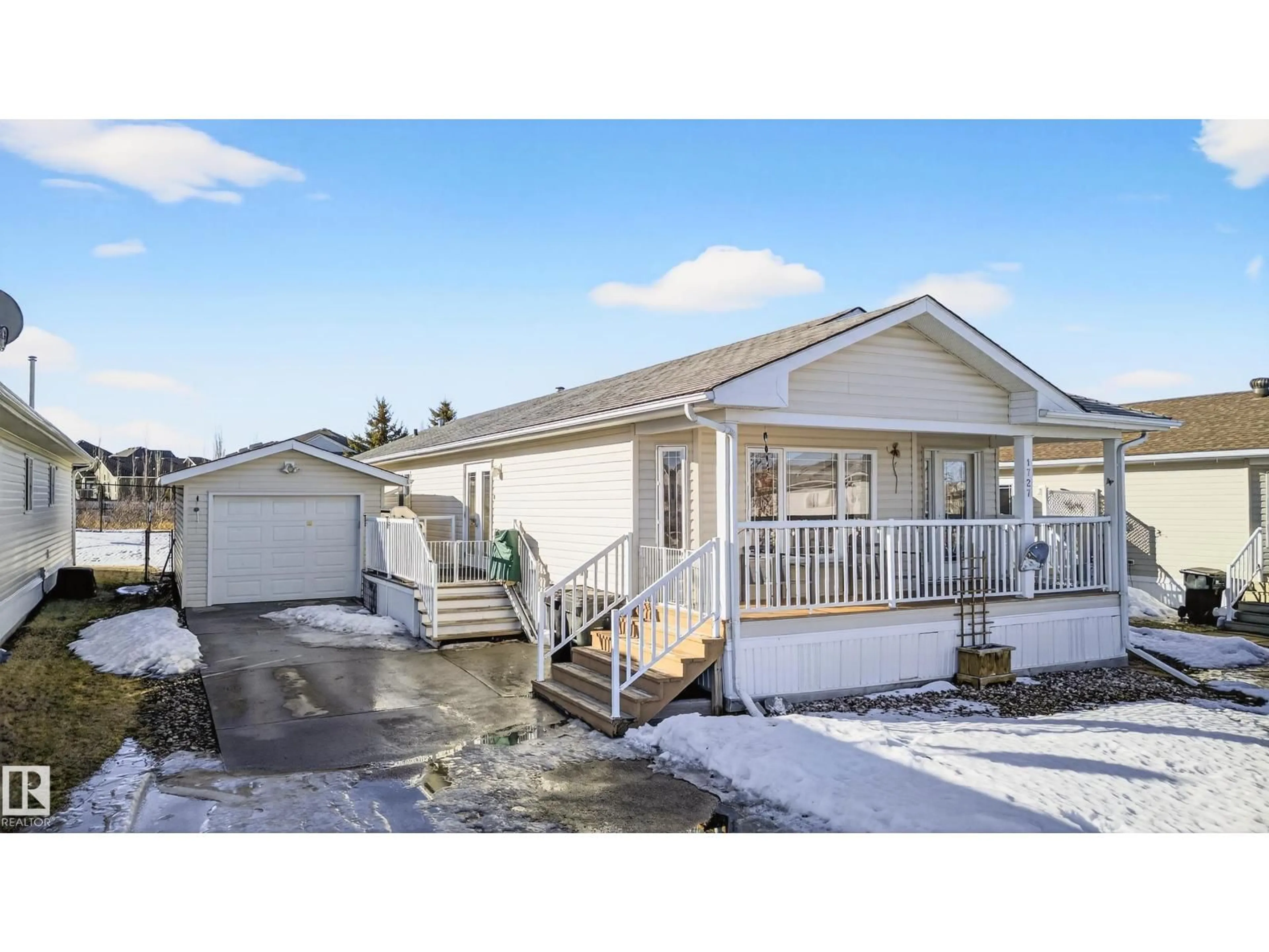 Home with vinyl exterior material, street for 1727 JUBILEE LO, Sherwood Park Alberta T8H2N6