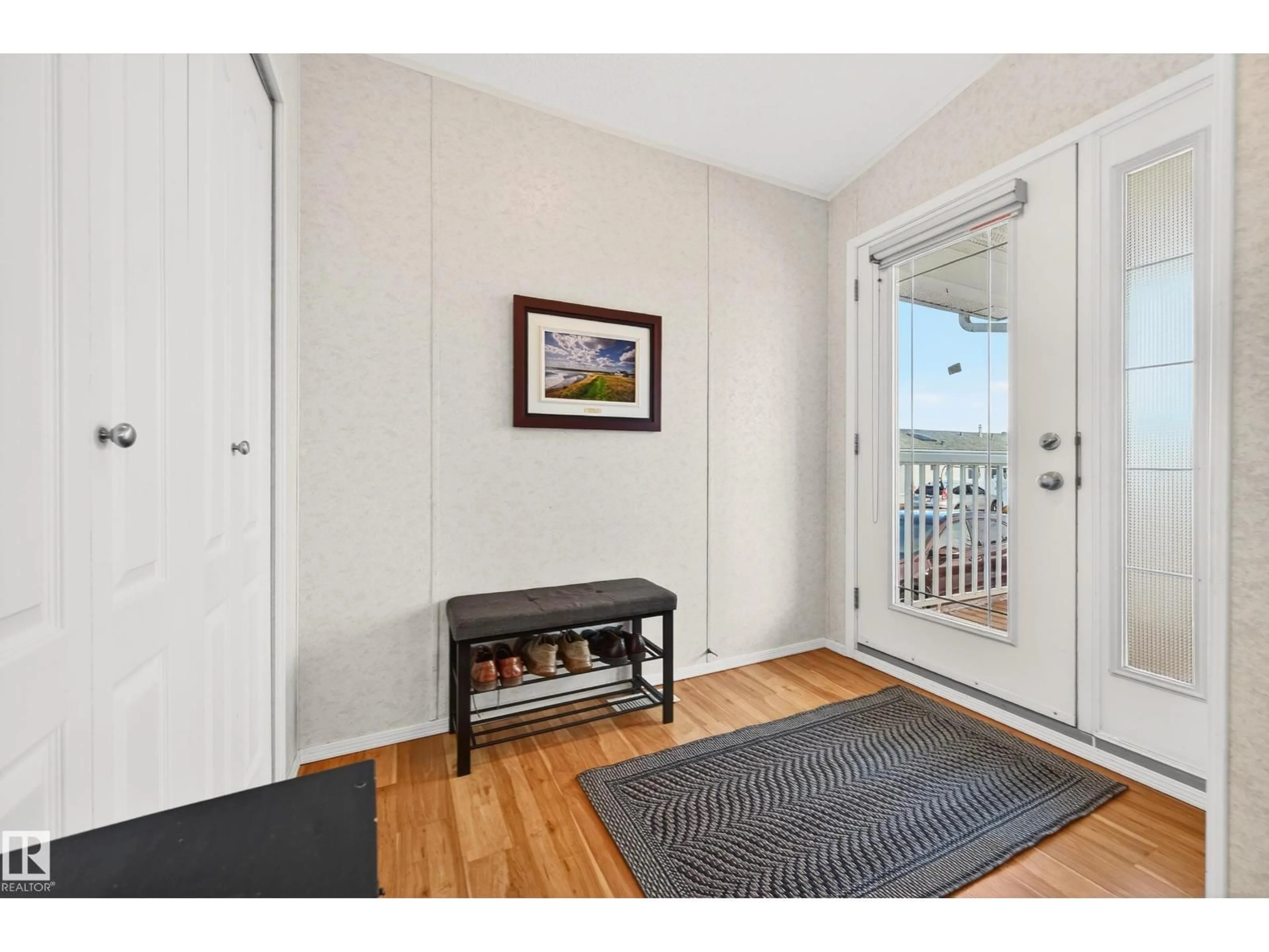 Indoor entryway for 1727 JUBILEE LO, Sherwood Park Alberta T8H2N6