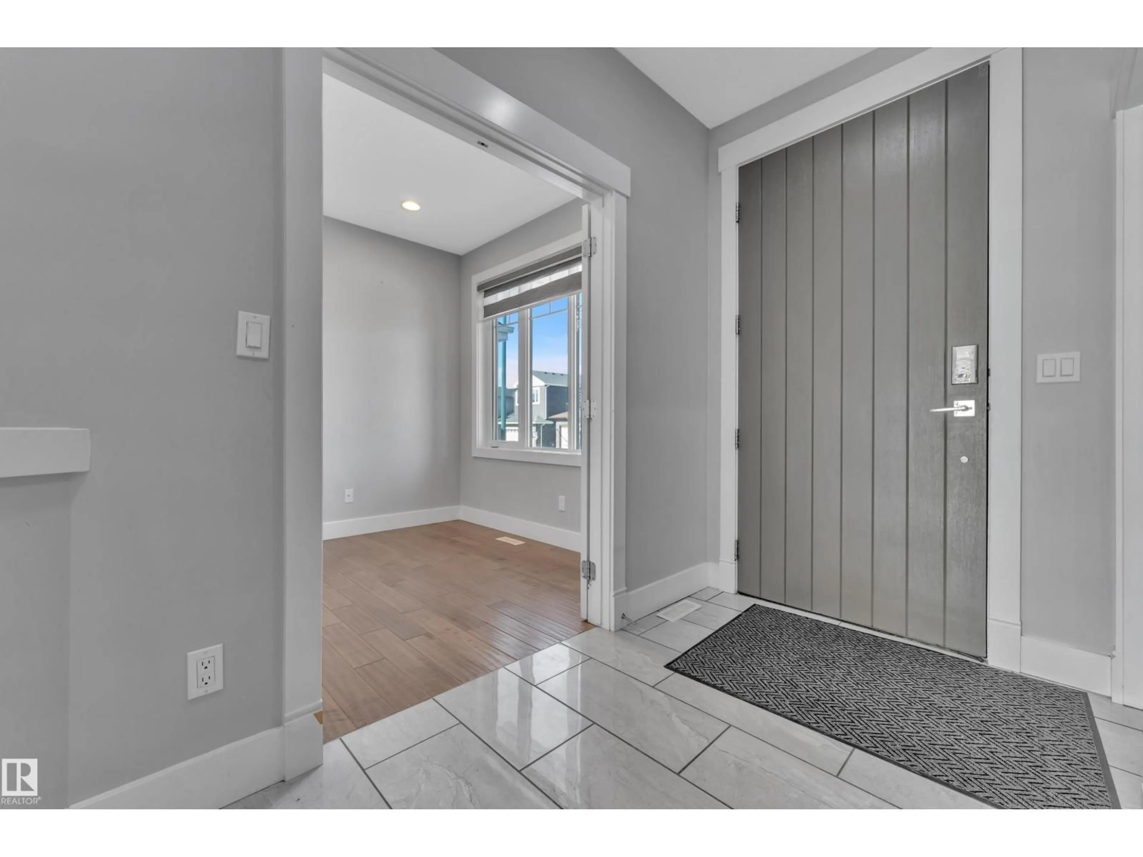 Indoor entryway for 2615 21 AV, Edmonton Alberta T6T0Y6