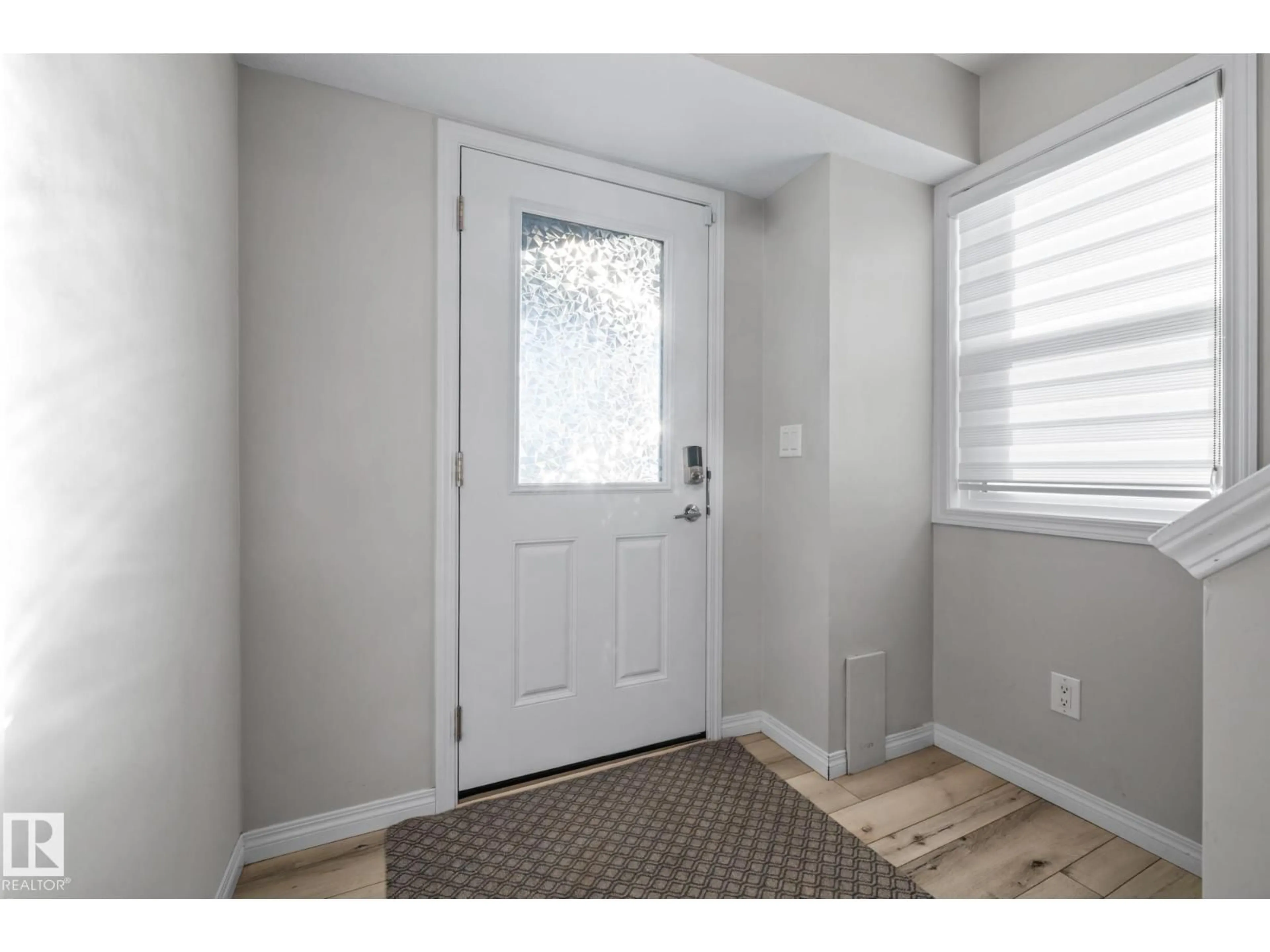 Indoor entryway for 105 - 16903 68 ST, Edmonton Alberta T5Z0G9