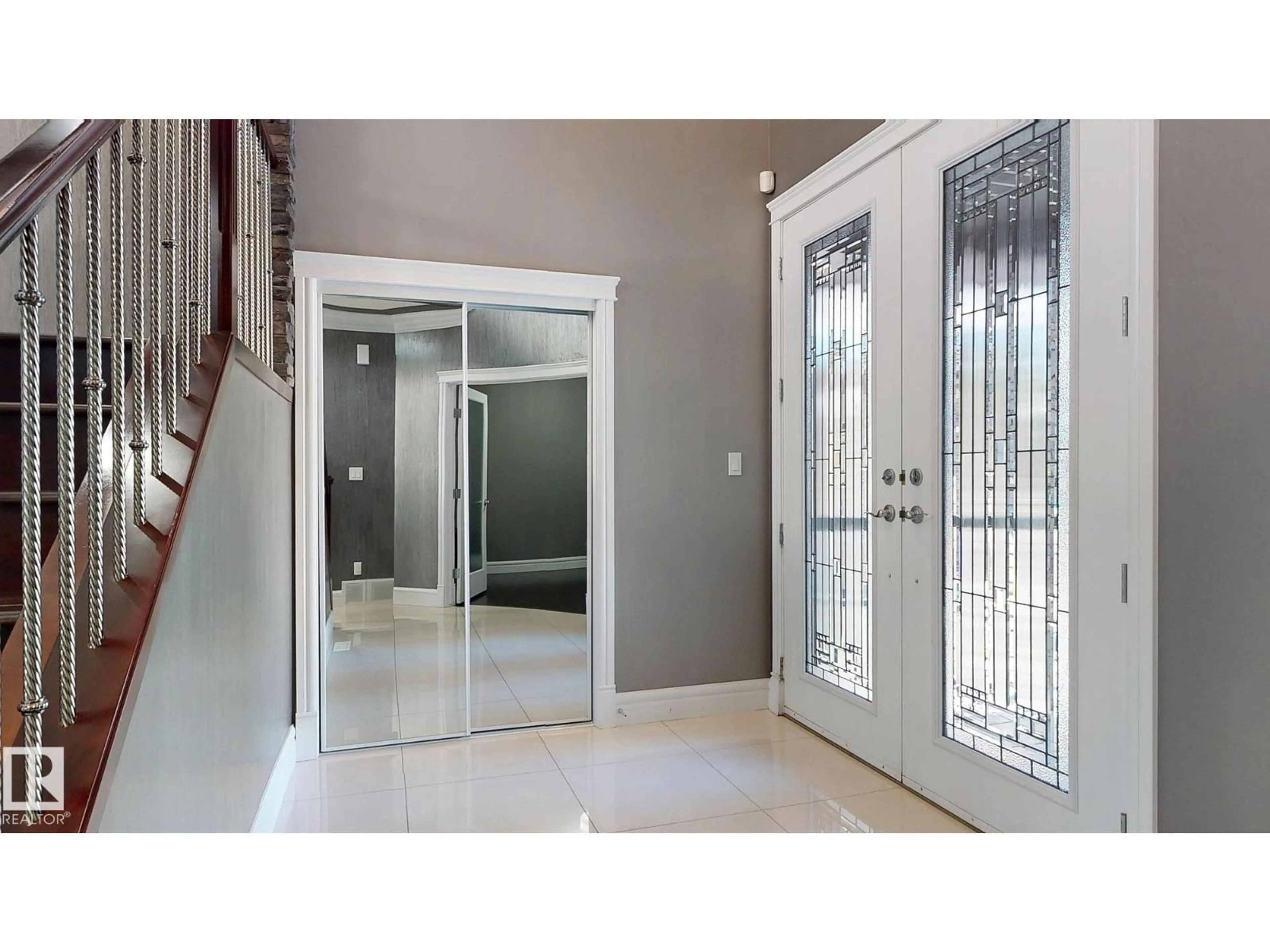 Indoor entryway for 475 ALLARD BV, Edmonton Alberta T6W3H4