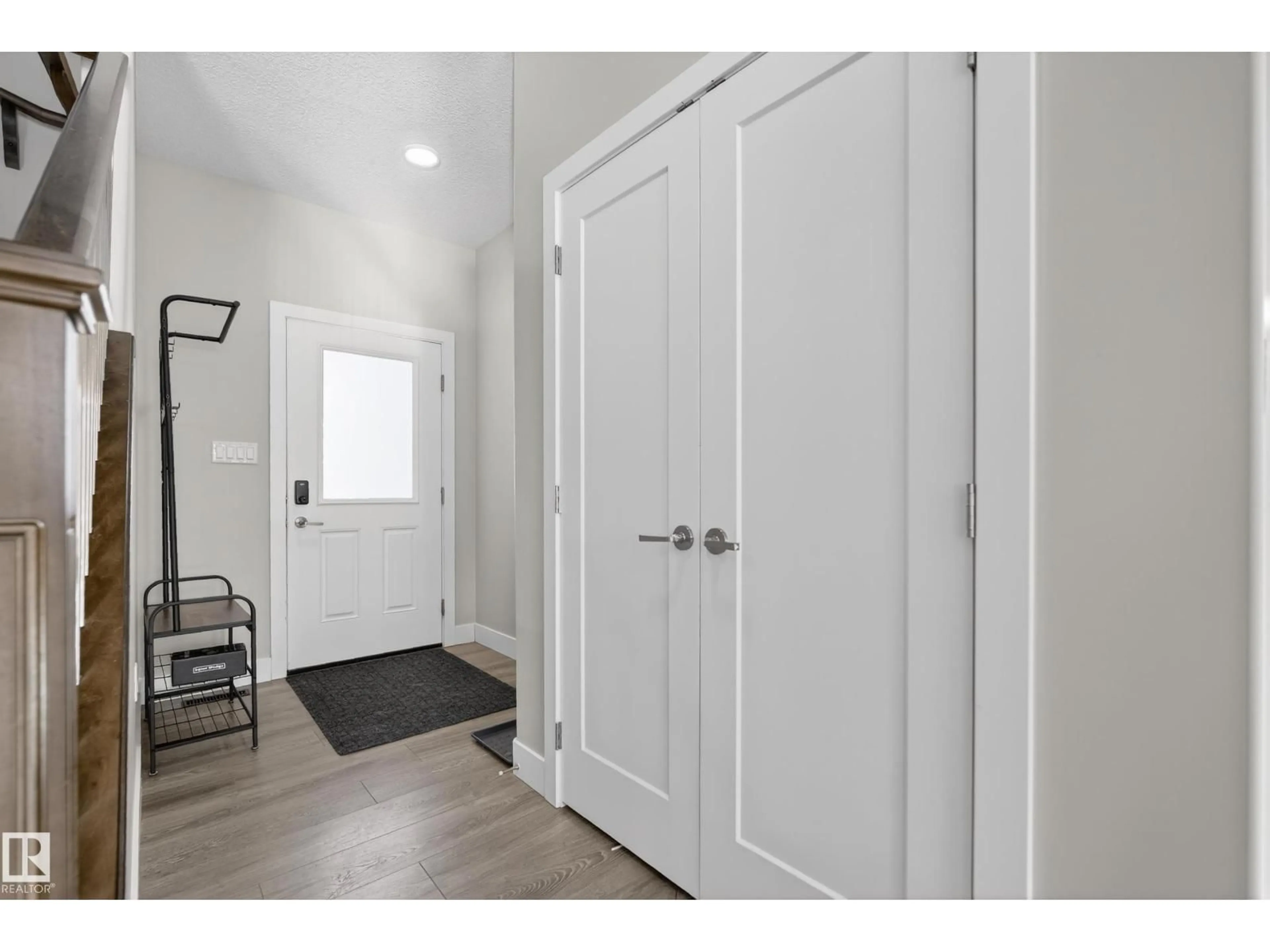 Indoor entryway for 995 BERG PL, Leduc Alberta T9E1J6