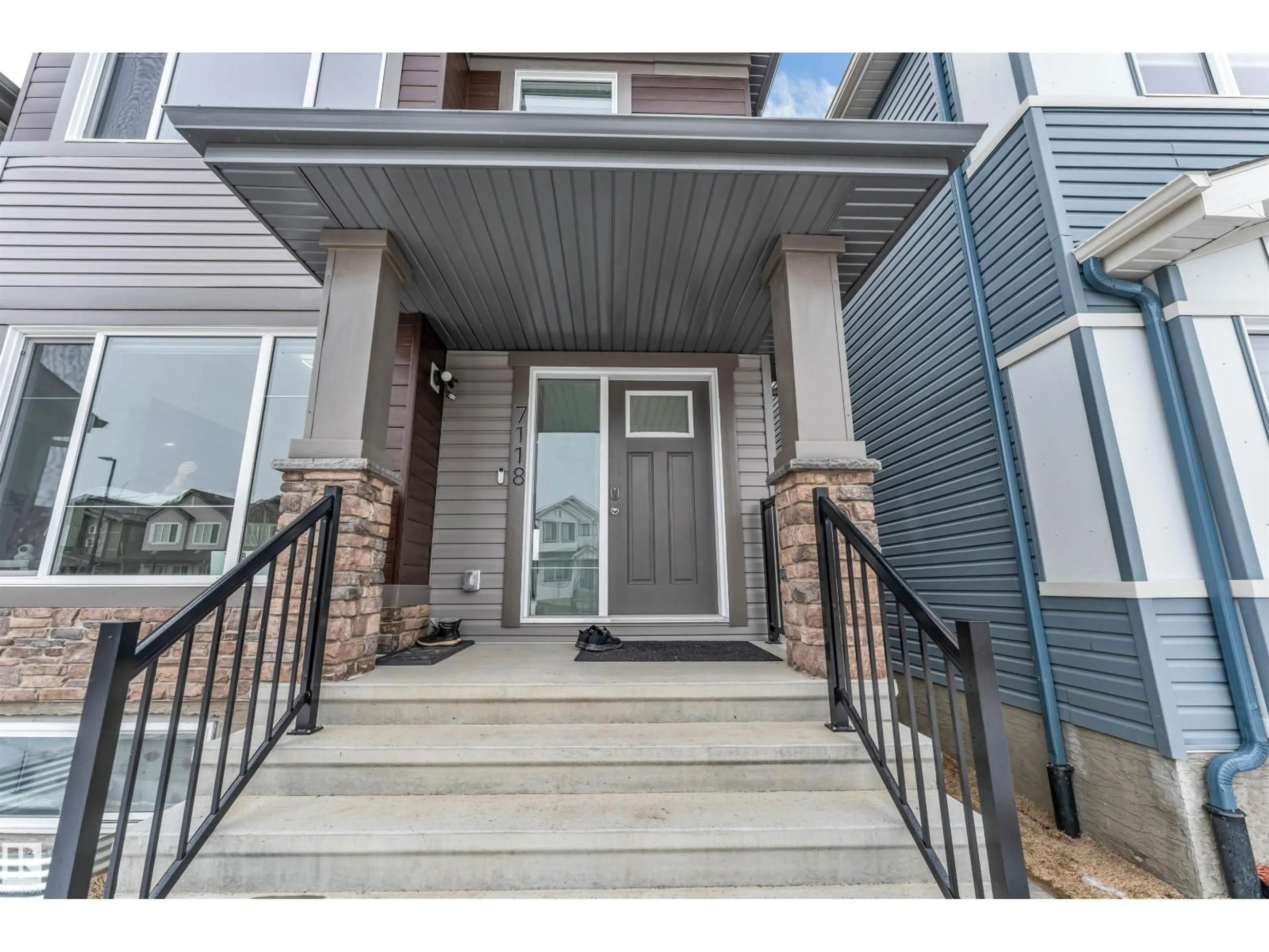 Indoor entryway for 7118 46A ST, Beaumont Alberta T6T2J1