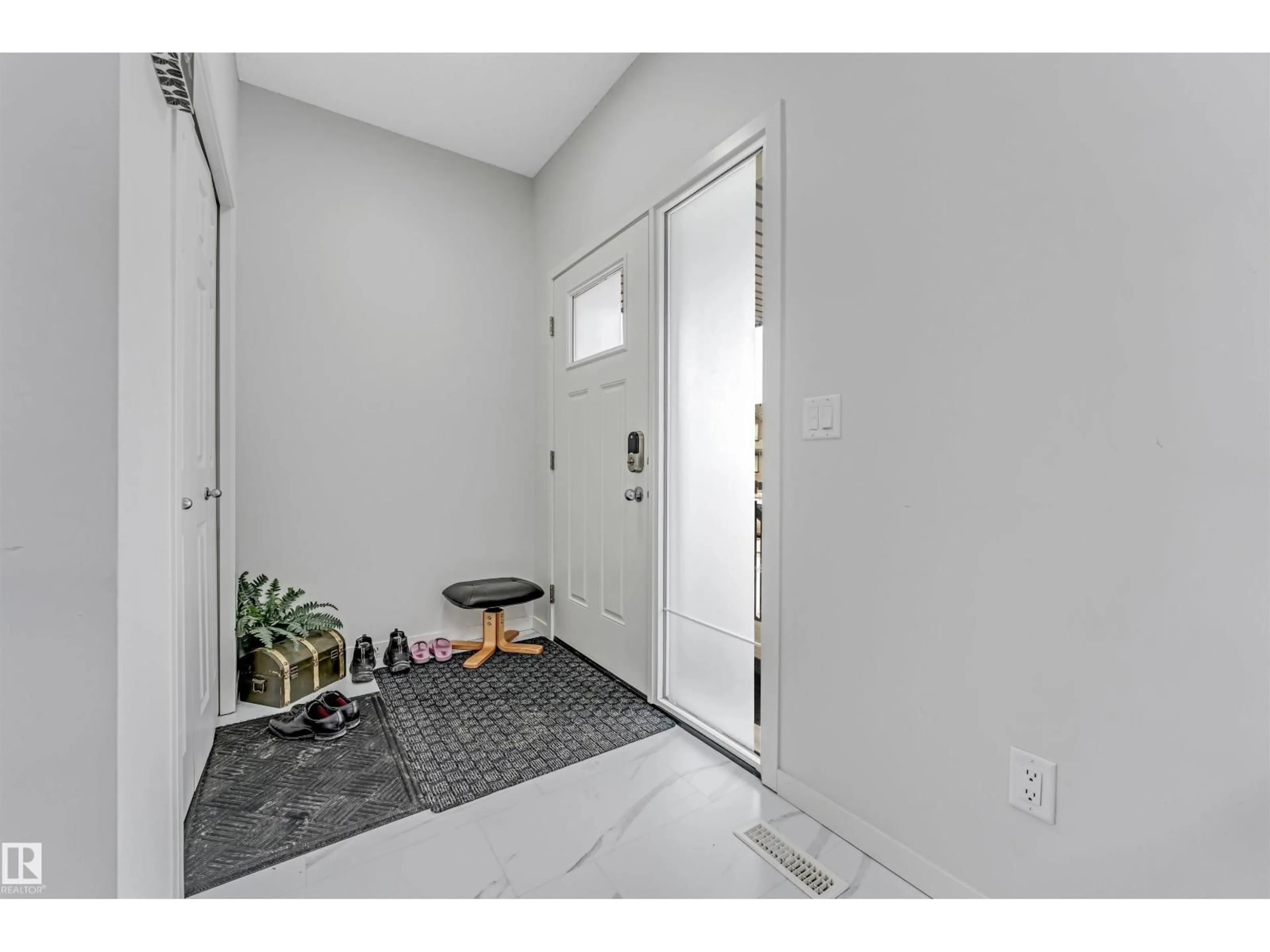 Indoor entryway for 7118 46A ST, Beaumont Alberta T6T2J1