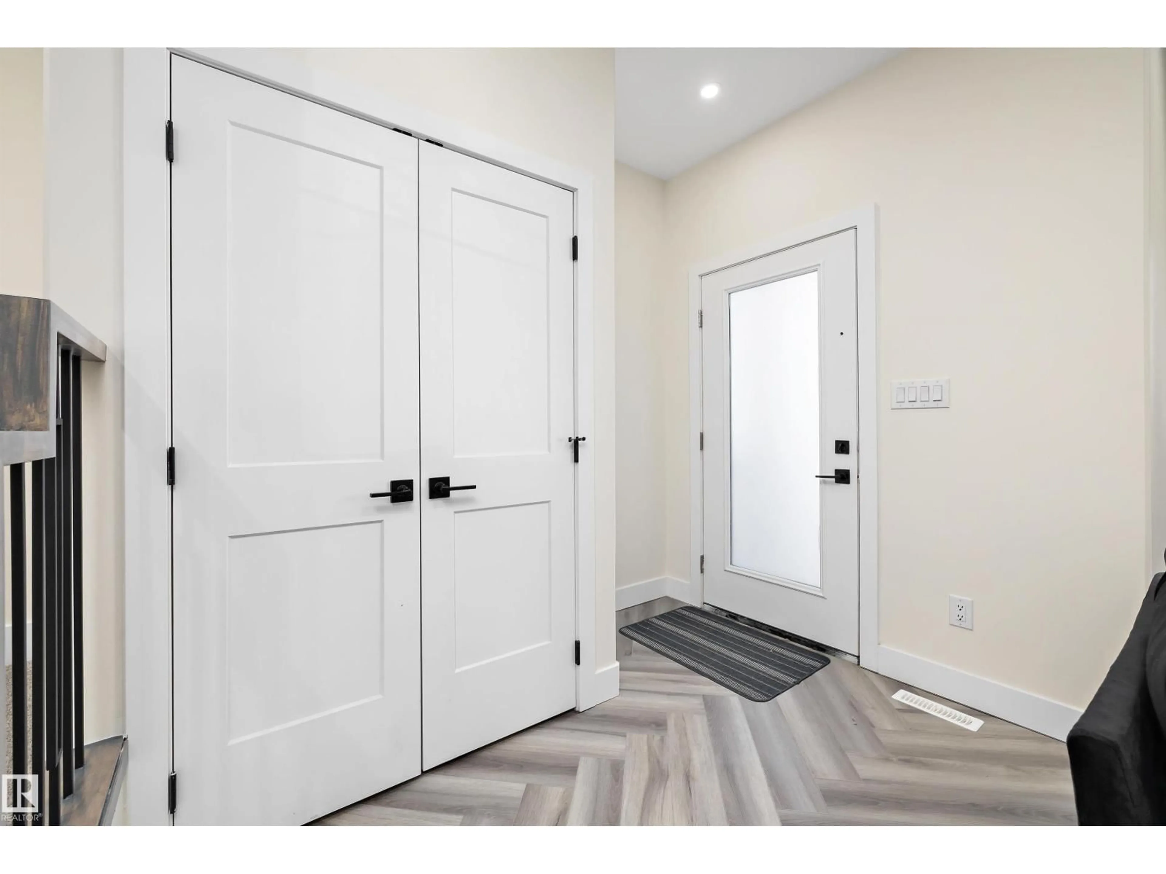 Indoor entryway for 8321 81AVE NW, Edmonton Alberta T6C0W1