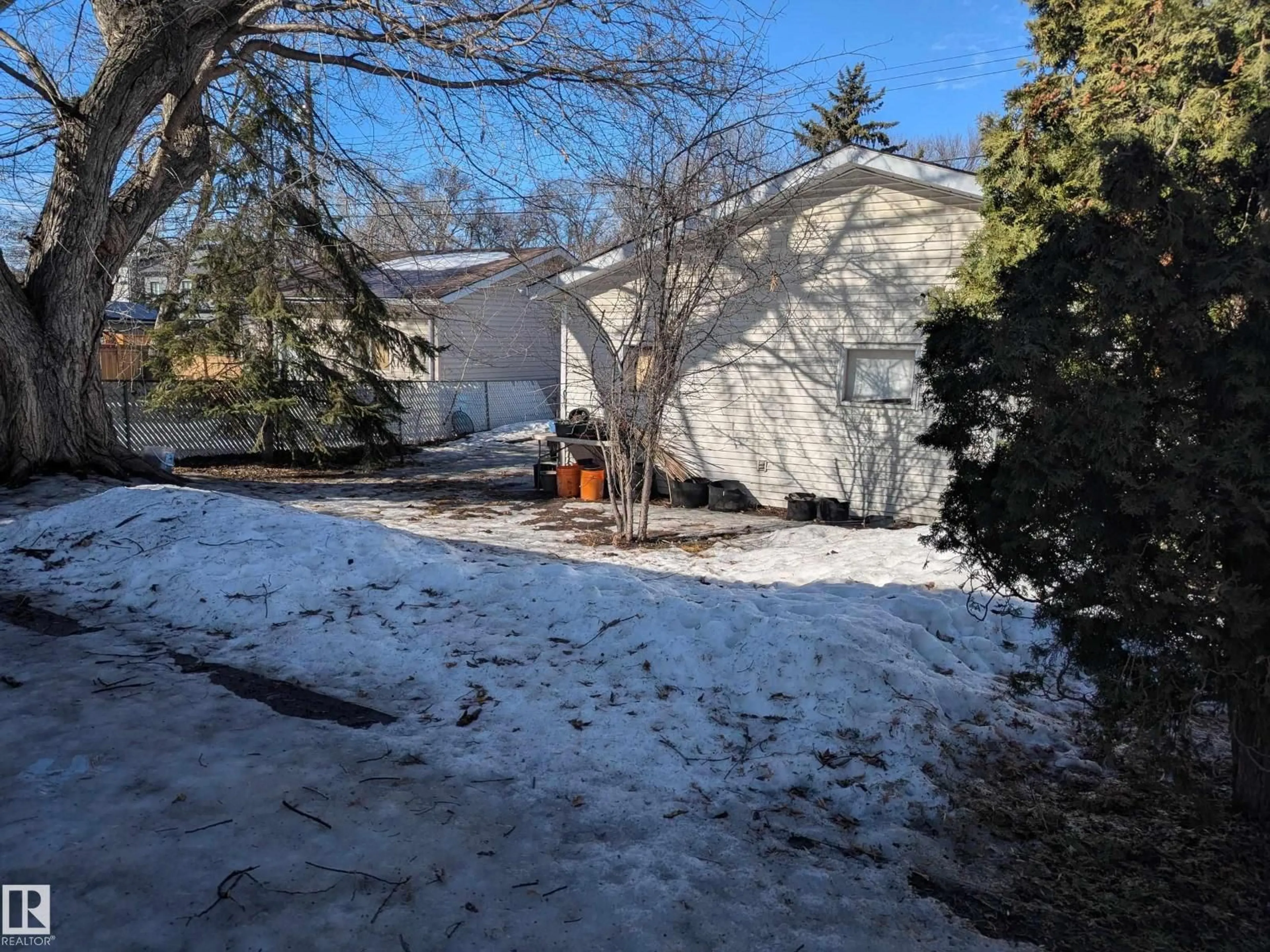 A pic from outside/outdoor area/front of a property/back of a property/a pic from drone, street for 10960 74 AV, Edmonton Alberta T6G0E6