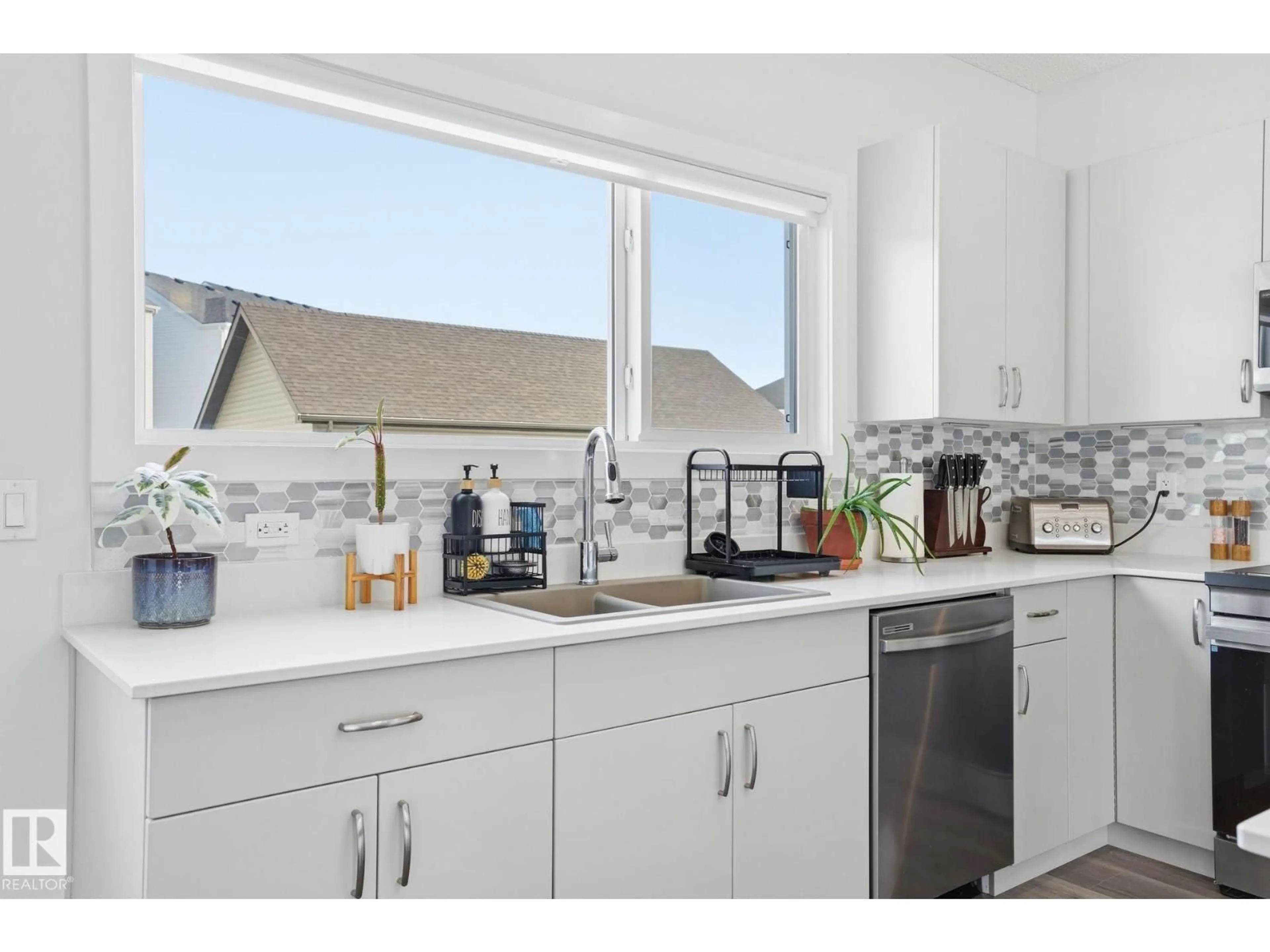 Open concept kitchen, unknown for NE - 648 174 AV, Edmonton Alberta T5Y4E9