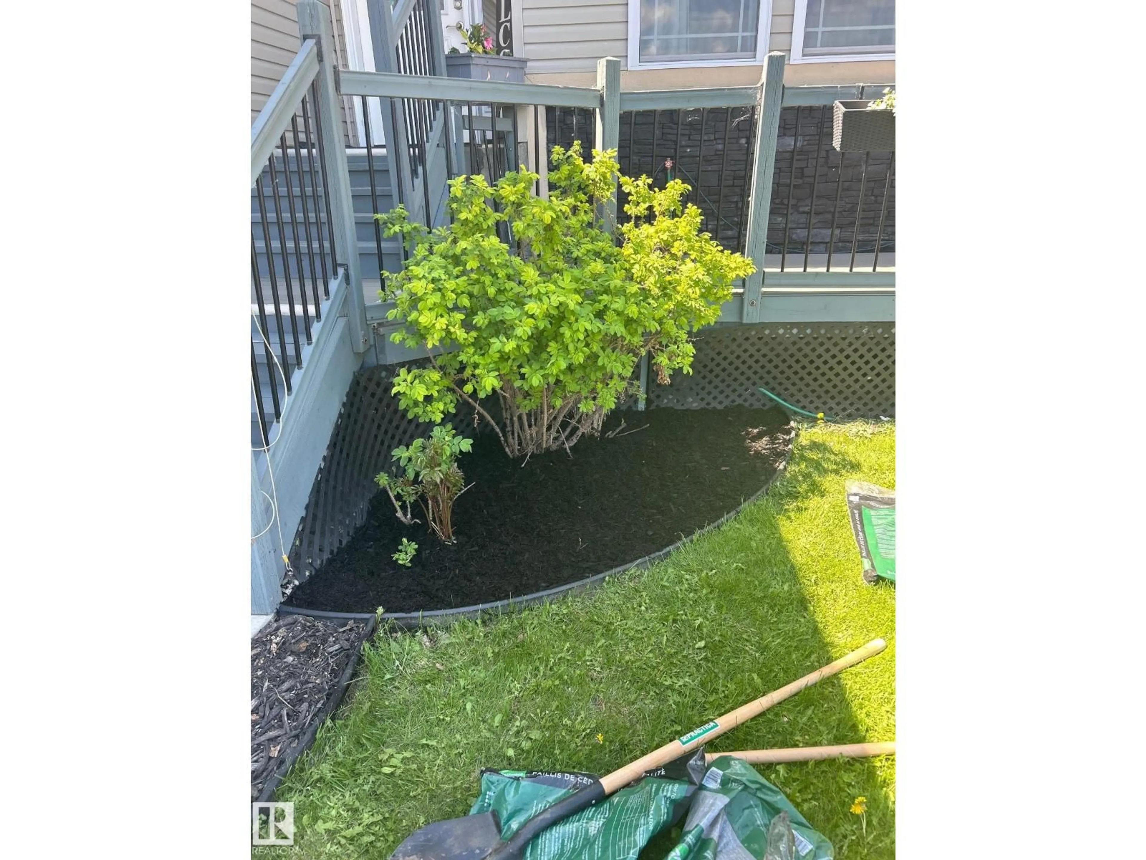 A pic from outside/outdoor area/front of a property/back of a property/a pic from drone, water/lake/river/ocean view for 106 HOULE DR, Morinville Alberta T8R0E1