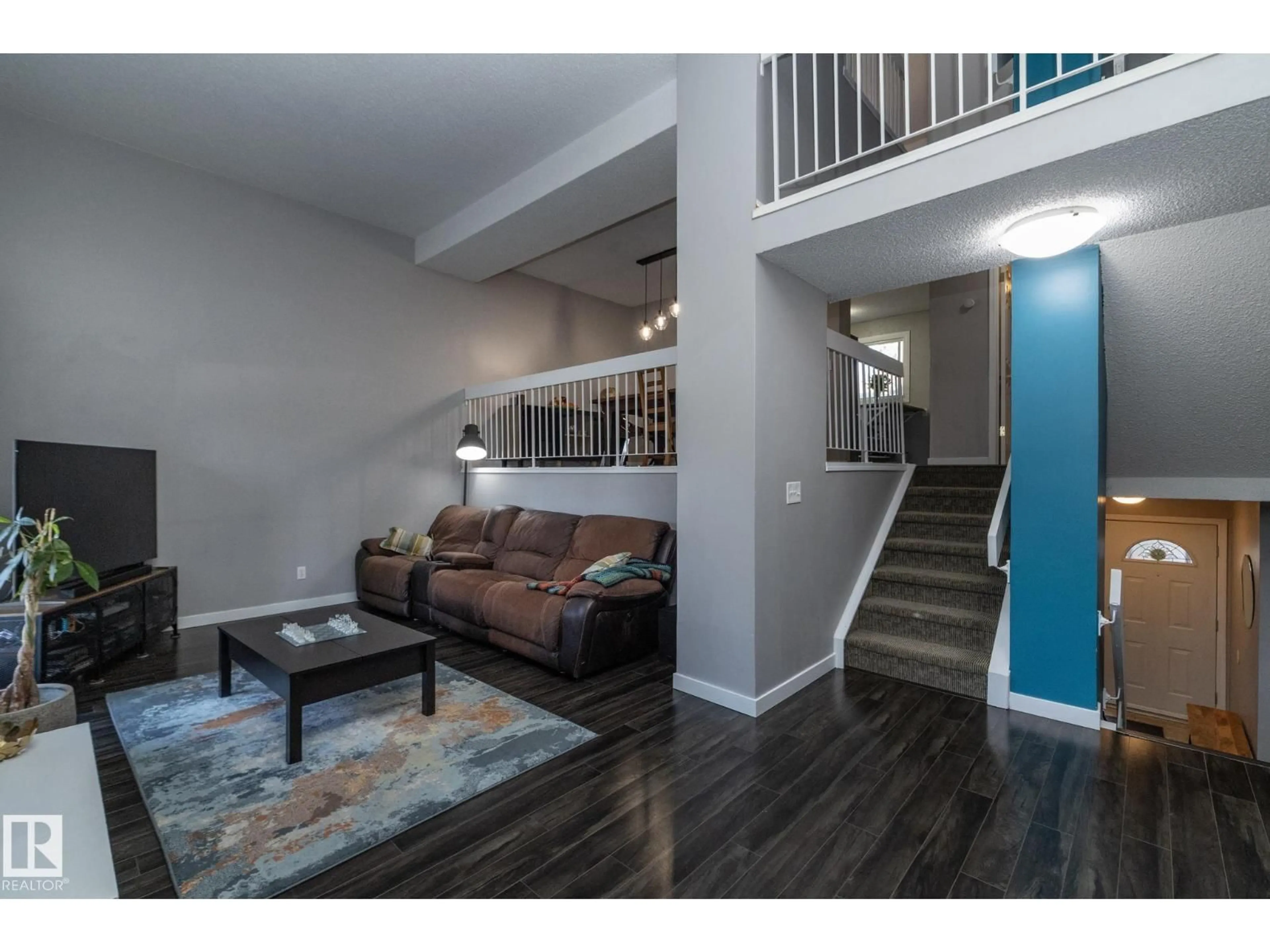 Indoor entryway for 6 GLAEWYN ES, St. Albert Alberta T8N2P1