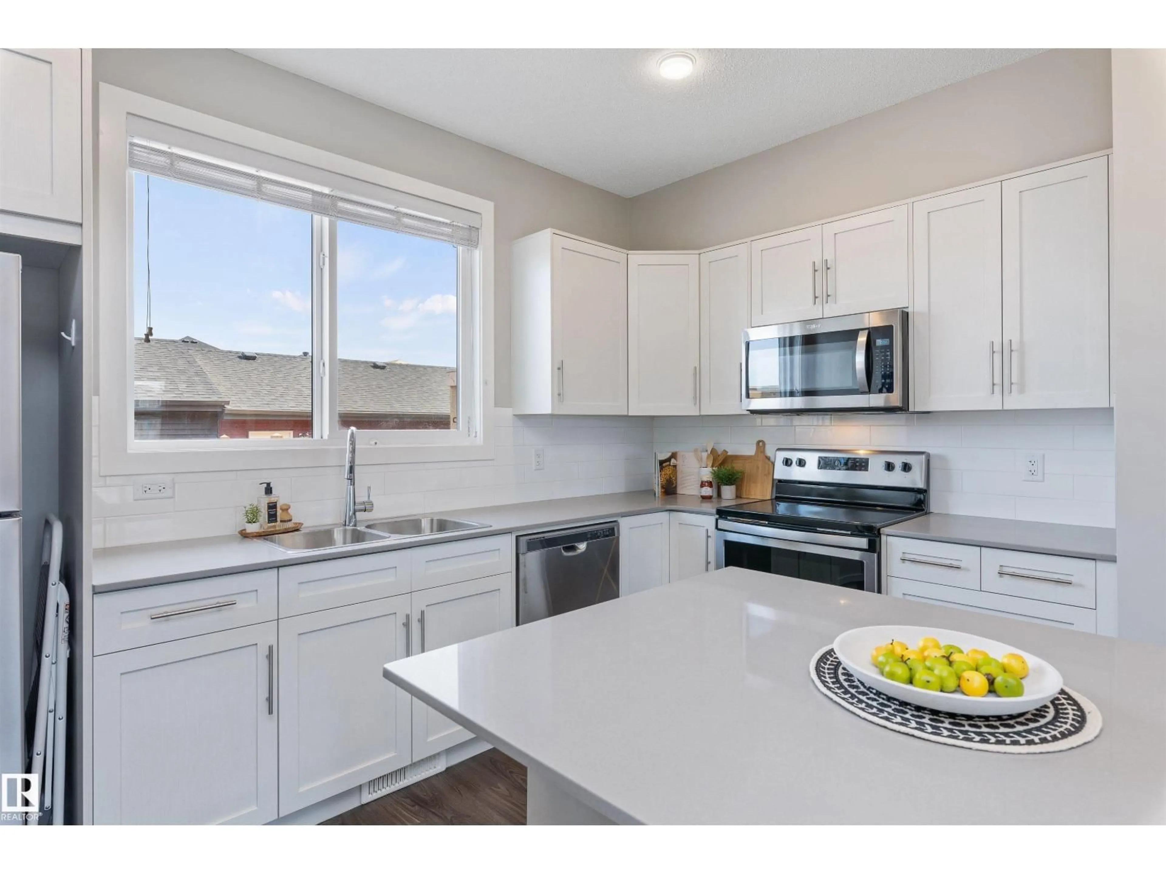 Open concept kitchen, unknown for 1170 ROSENTHAL BV, Edmonton Alberta T5T7L3