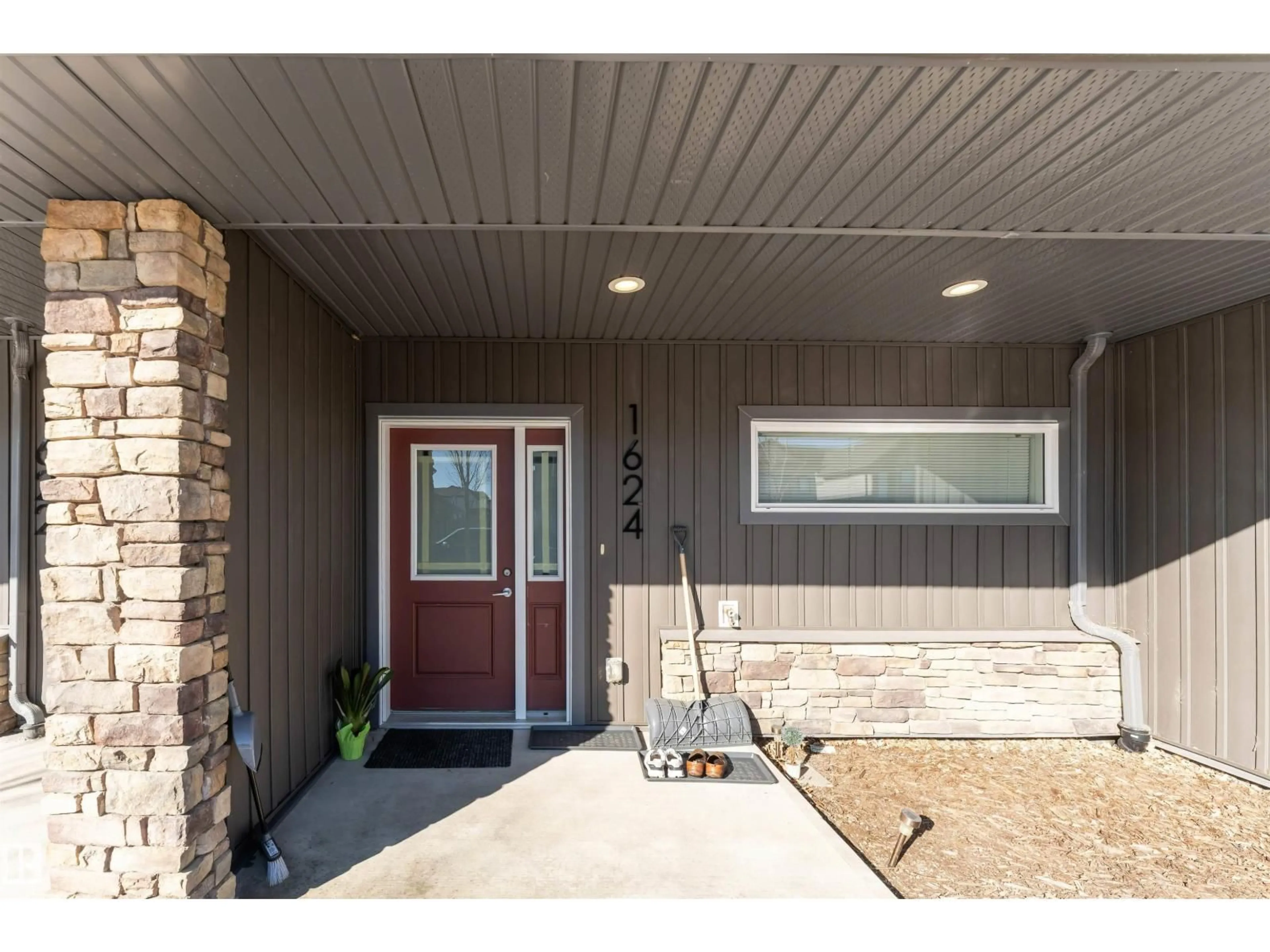 Indoor entryway for NW - 1624 33A ST, Edmonton Alberta T6T0Y1