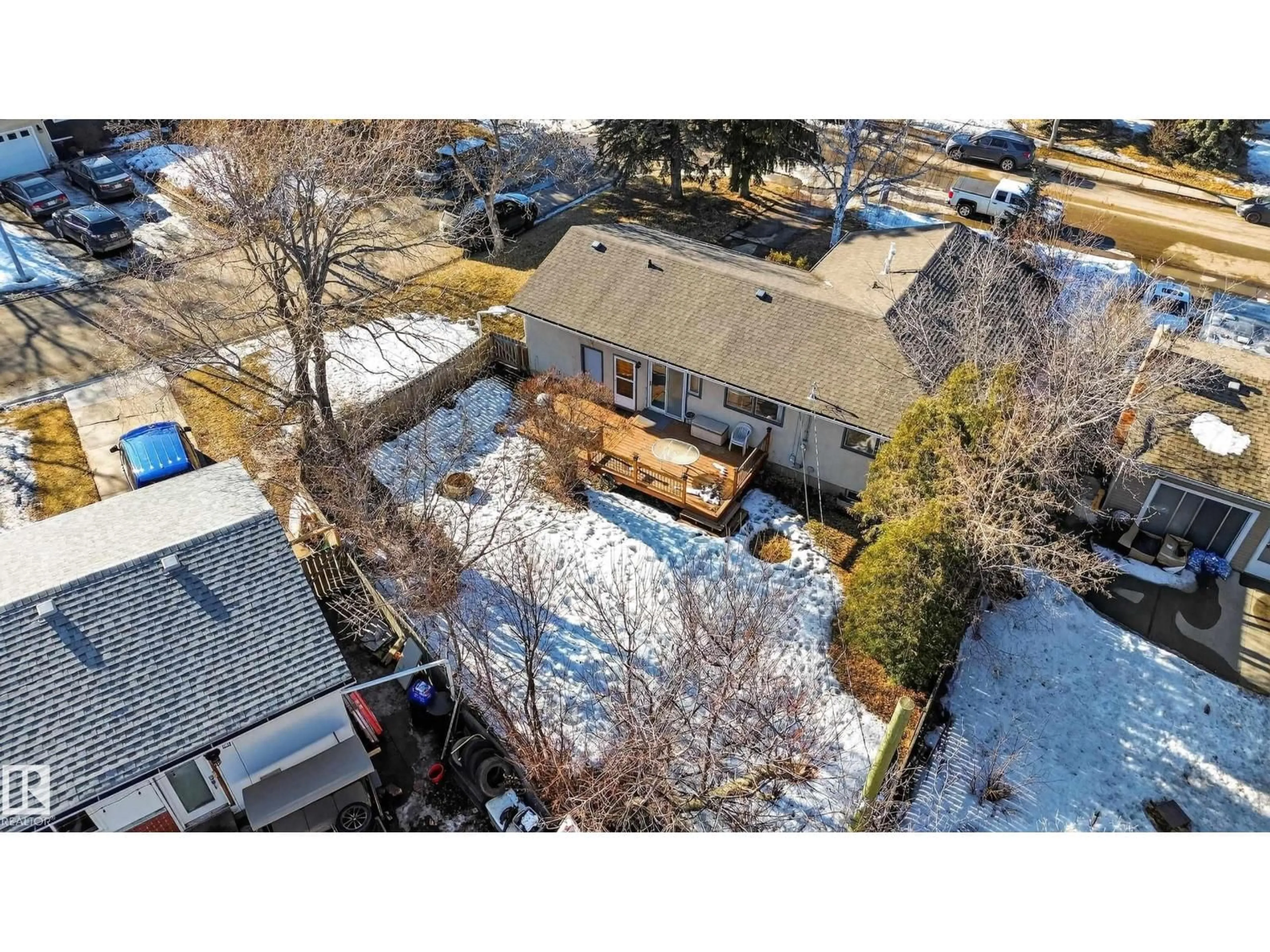 A pic from outside/outdoor area/front of a property/back of a property/a pic from drone, street for 379 CONIFER ST, Sherwood Park Alberta T8A1M7