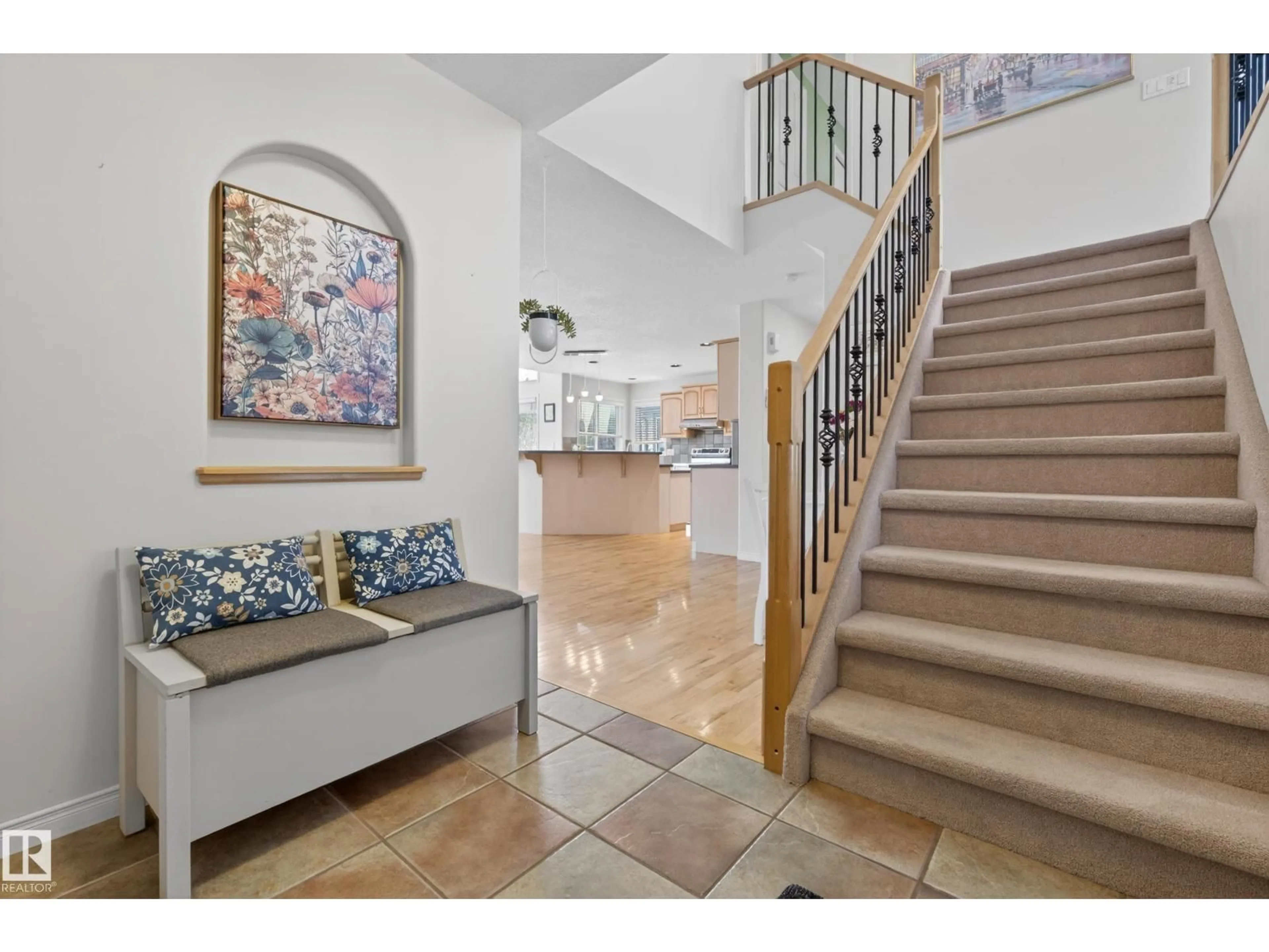 Indoor foyer for 1119 RUTHERFORD CL, Edmonton Alberta T6W1H5